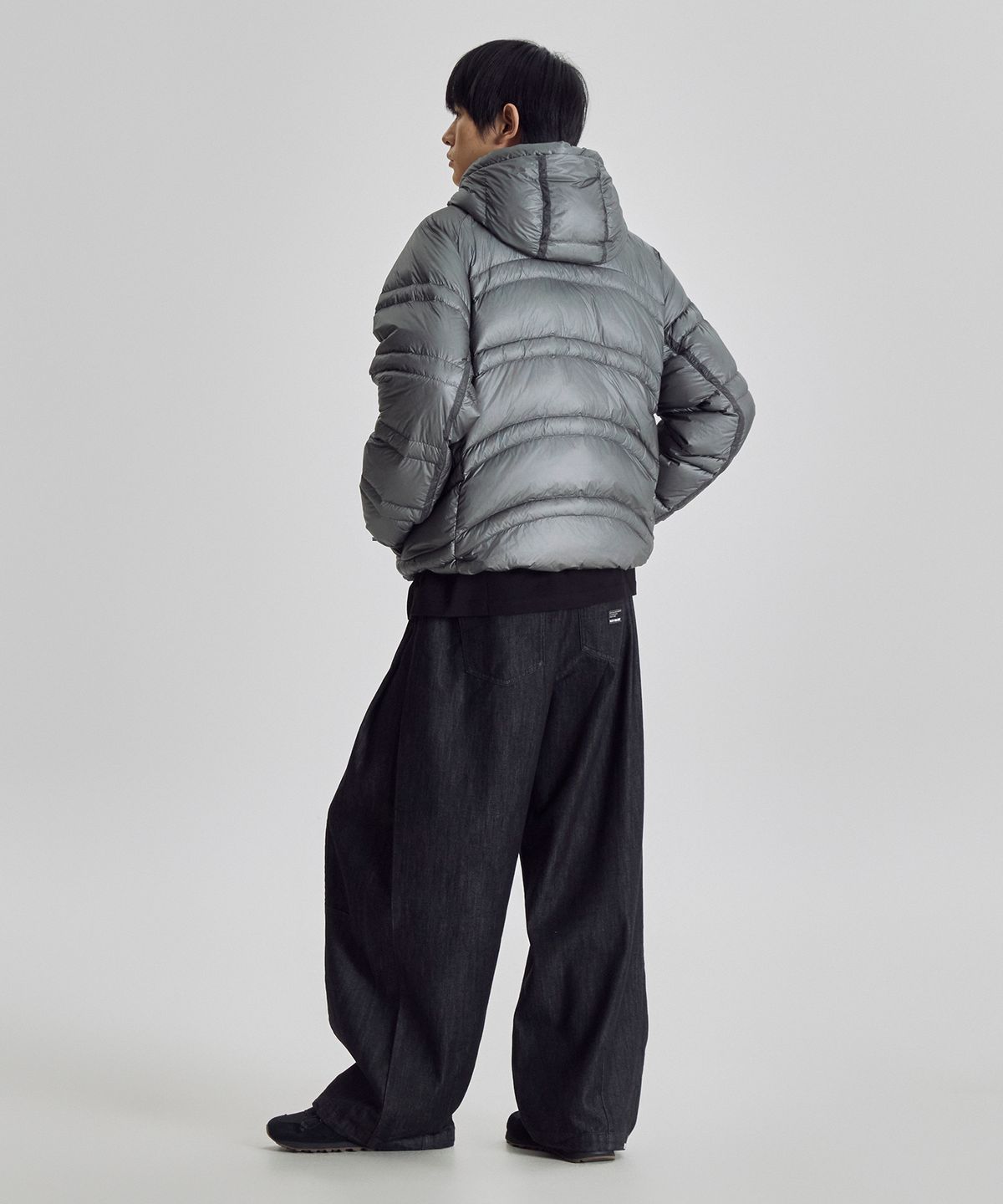 뉴발란스(NEW BALANCE) NBNPG41913 / UNI 플라잉77 슈퍼라이트 후드형 경량 구스다운 (CHARCOAL)