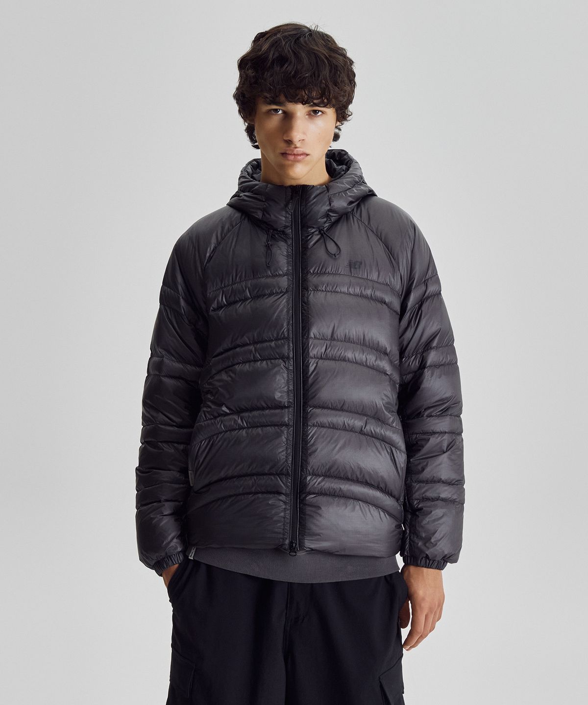 뉴발란스(NEW BALANCE) NBNPG41913 / UNI 플라잉77 슈퍼라이트 후드형 경량 구스다운 (BLACK)
