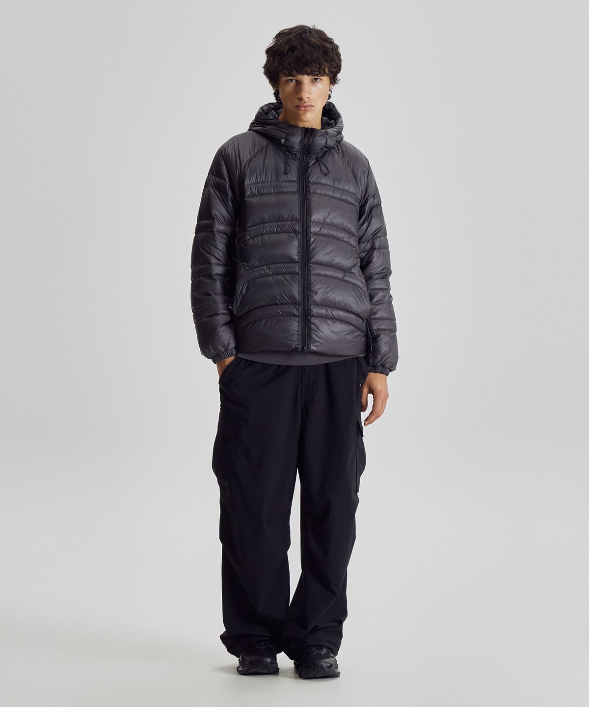 뉴발란스(NEW BALANCE) NBNPG41913 / UNI 플라잉77 슈퍼라이트 후드형 경량 구스다운 (BLACK)