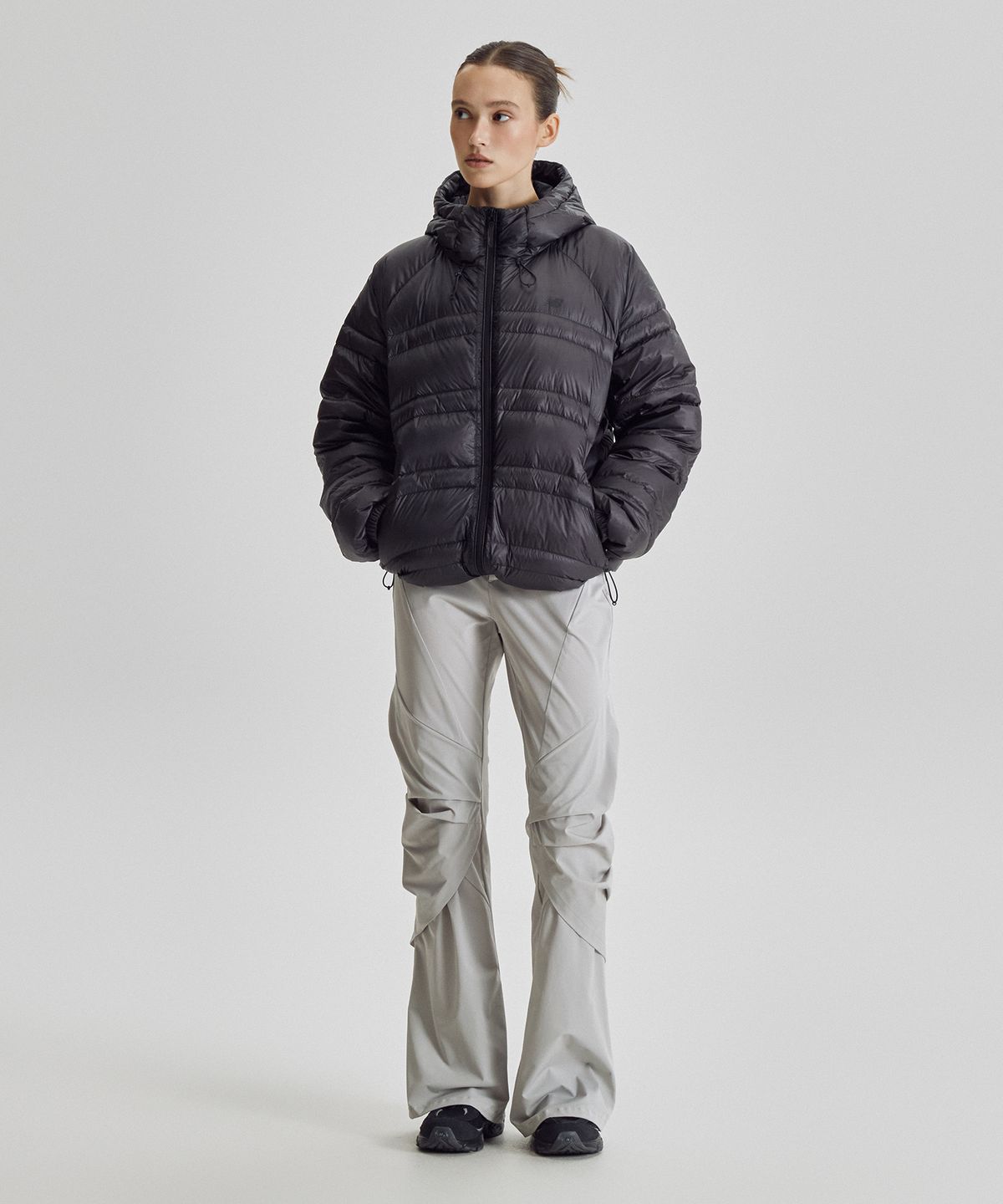 뉴발란스(NEW BALANCE) NBNPG41913 / UNI 플라잉77 슈퍼라이트 후드형 경량 구스다운 (BLACK)