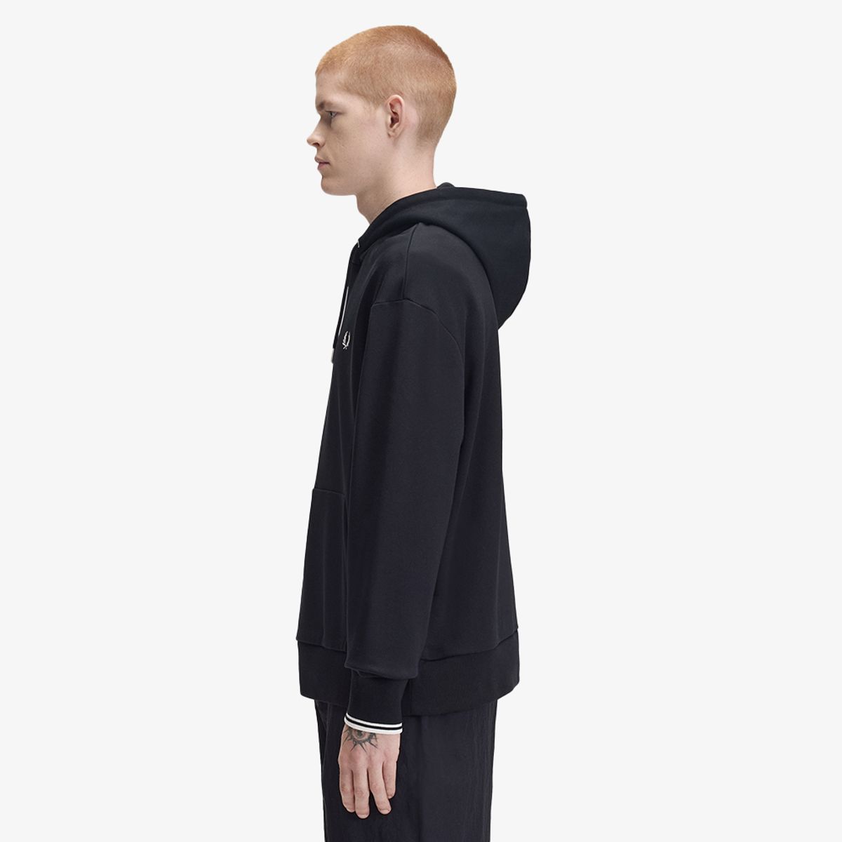 프레드페리(FRED PERRY) [Sport] 릴렉스드 팁드 후드 스웻셔츠 - 블랙 AFPM2G33492-102