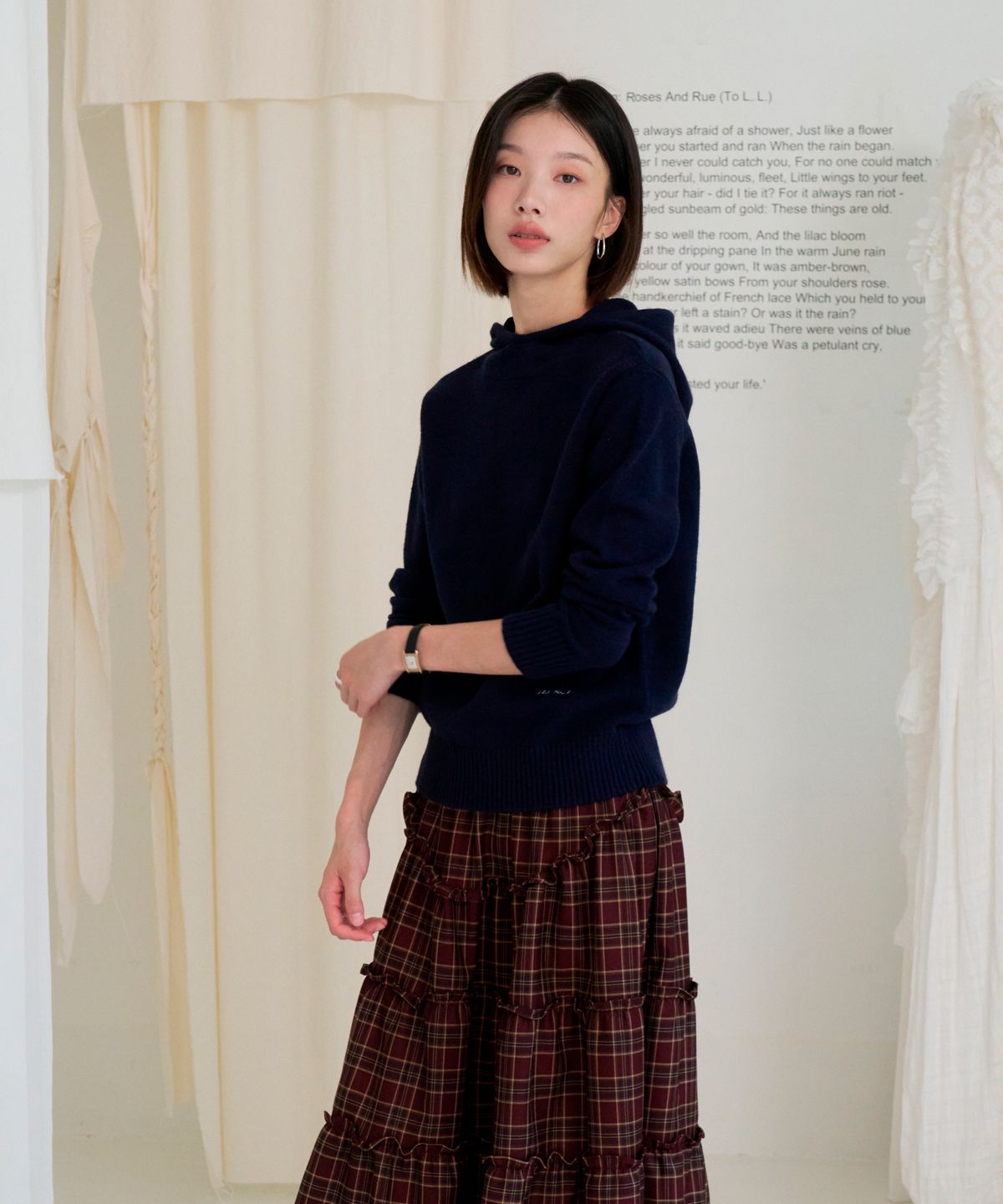 블레티(VLETI) Signature Embroidery Hood Knit (Navy)