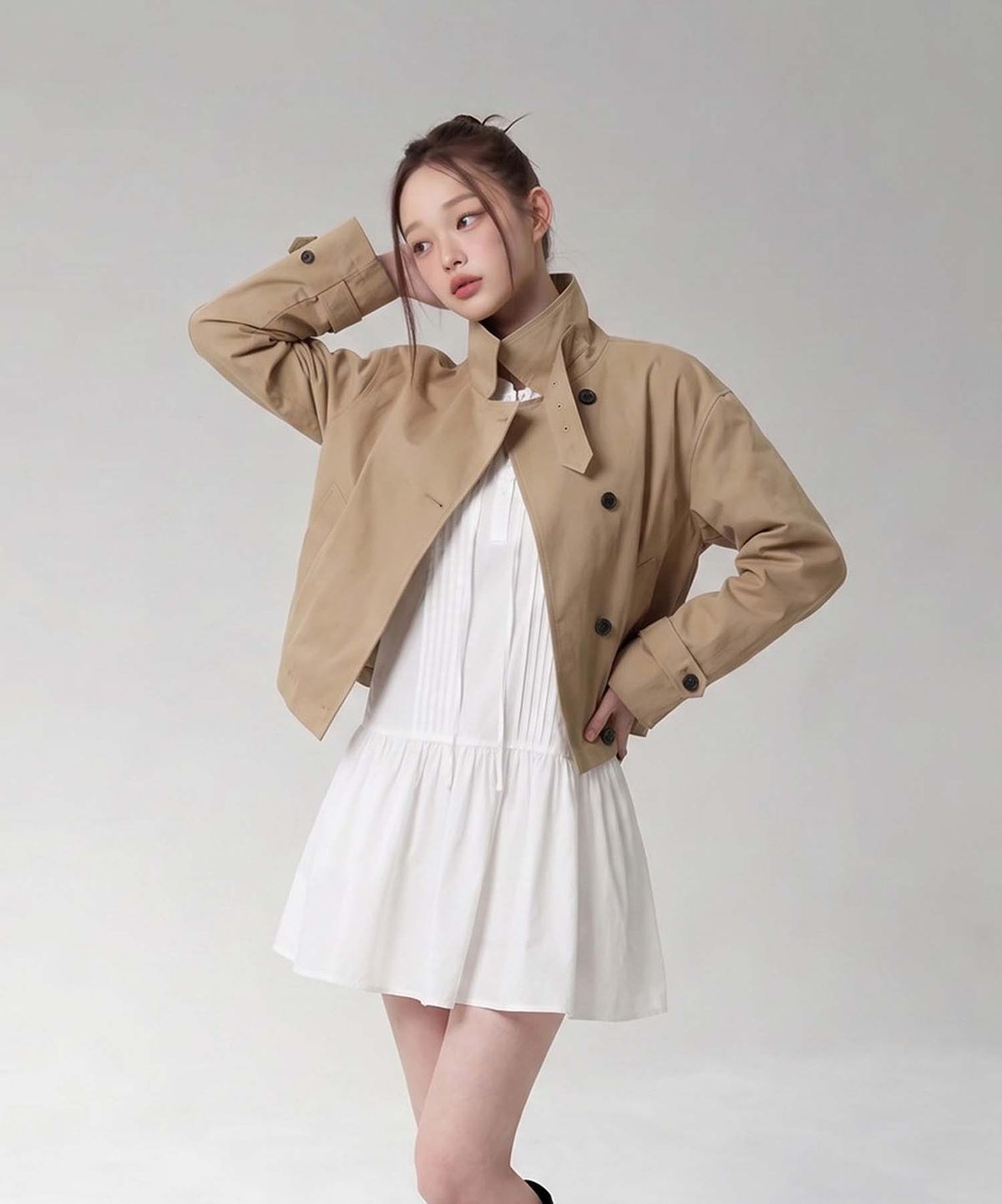 인무드(INMOOD) 하이넥 벨티드 숏 트렌치 자켓