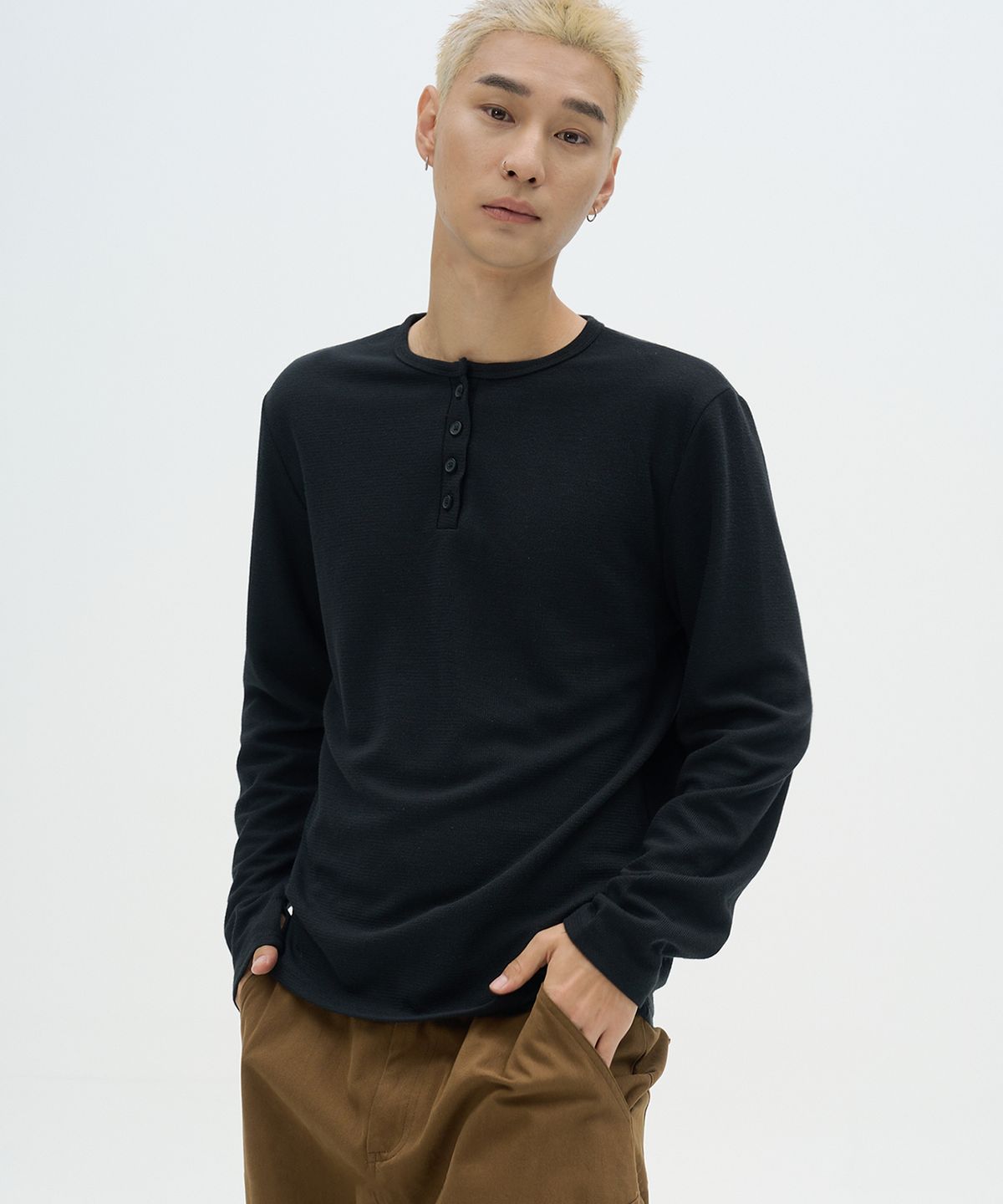 플레이스스튜디오맨(PLACESTUDIOMAN) 컴포트 베이직 헨리넥 세미 오버핏 코튼 롱슬리브 데일리 티셔츠_3COLOR