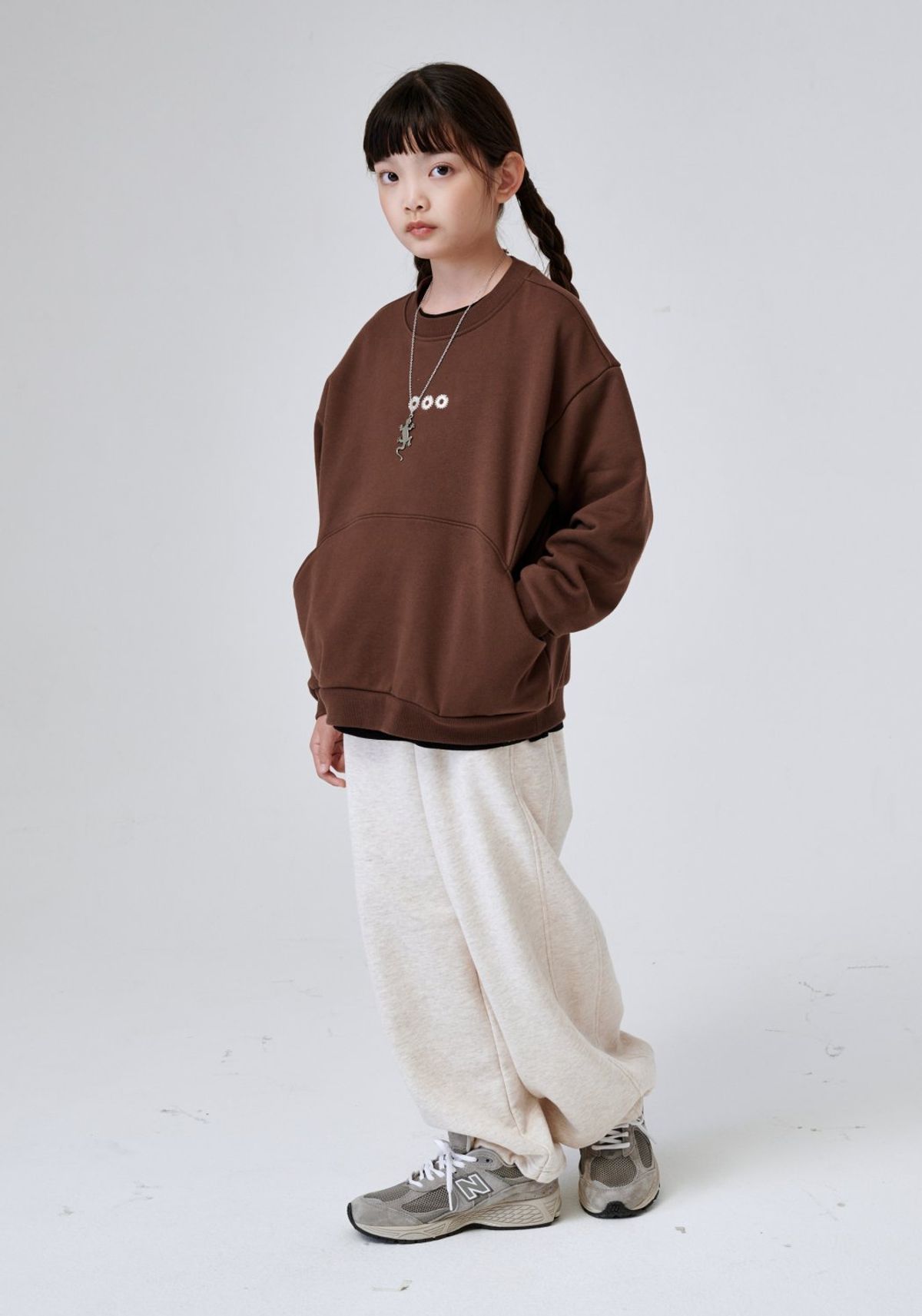 블루테일(BLUETAIL) AAG8TS03BN 브라운 절개 포켓 맨투맨