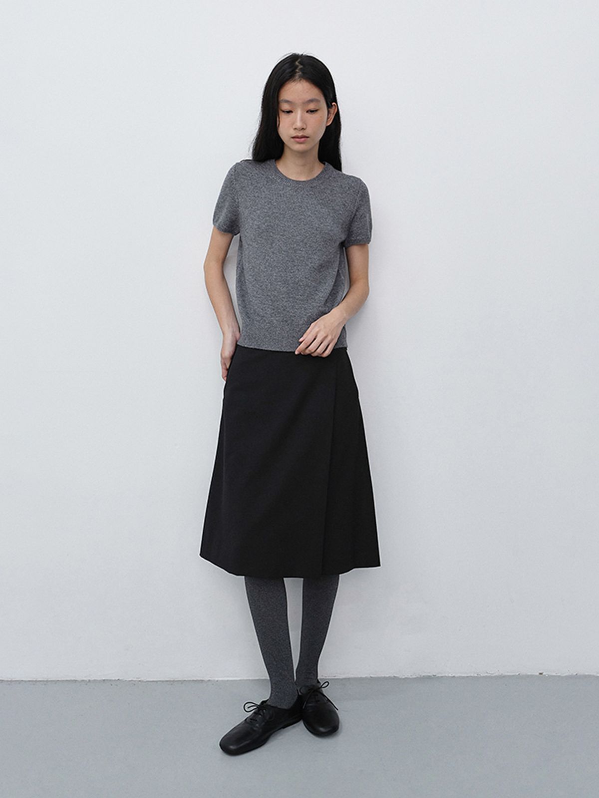 던스트(DUNST) PLEATS MIDI WRAP SKIRT_UDSK6C205_BLACK