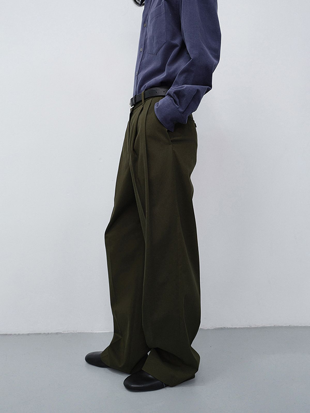 던스트(DUNST) DOUBLE PLEATED WIDE CHINO SLACKS_UDPA6C203_KHAKI