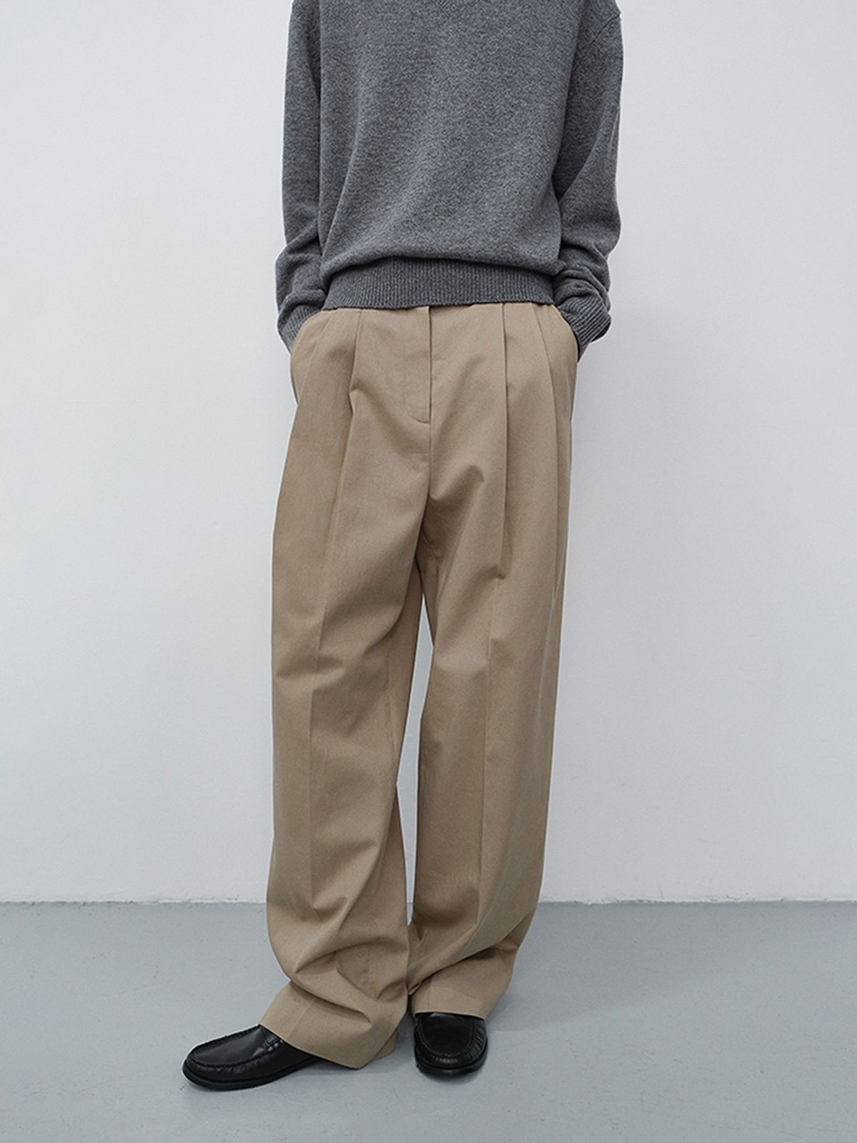 던스트(DUNST) DOUBLE PLEATED WIDE CHINO SLACKS_UDPA6C203_BEIGE
