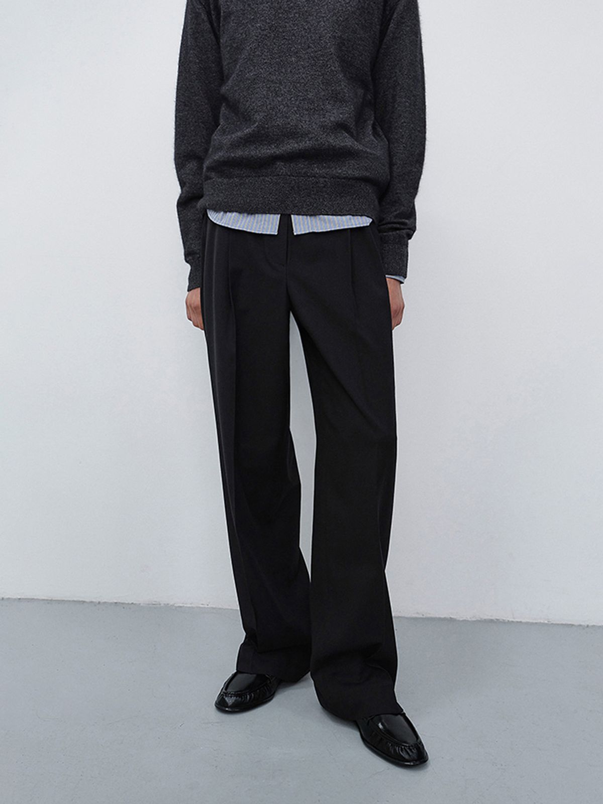 던스트(DUNST) PLEATED SEMI-WIDE SLACKS_UDPA6C202_BLACK