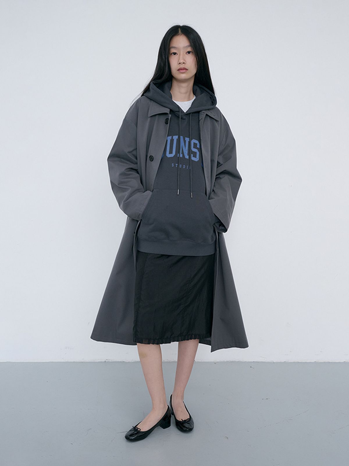 던스트(DUNST) UNISEX ARCH LOGO HOODIE_UDTS6C111_CHARCOAL GREY