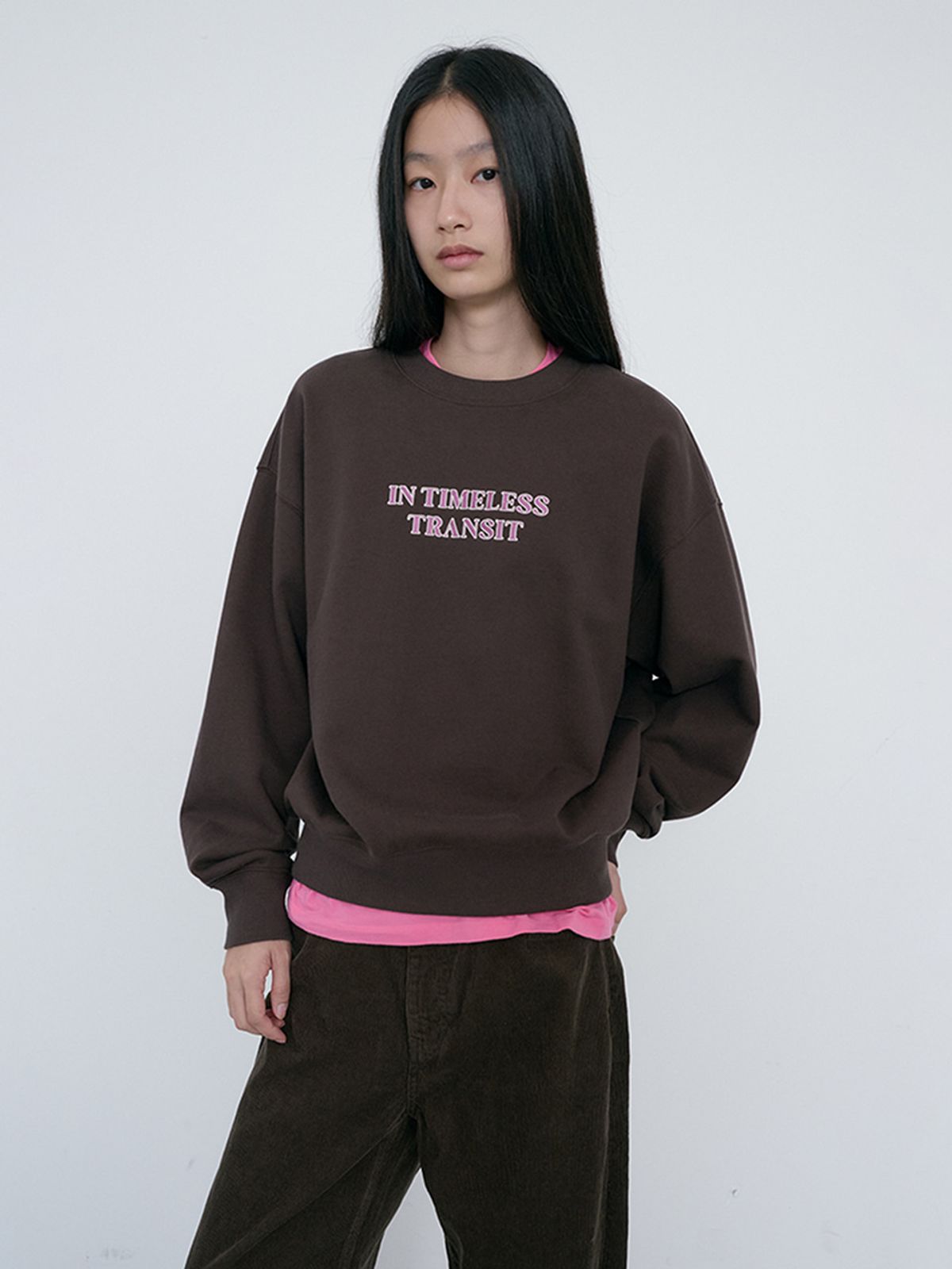 던스트(DUNST) UNISEX SLOGAN SWEATSHIRT_UDTS6C109_BROWN