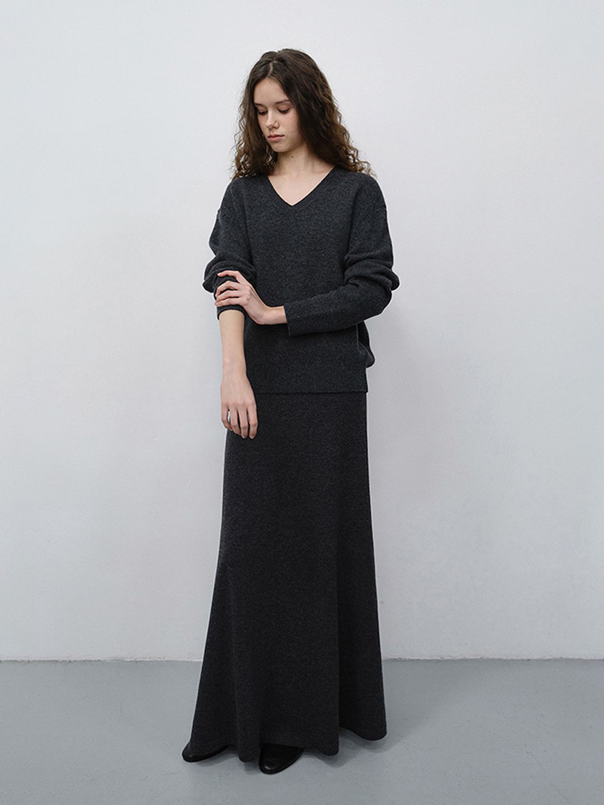 던스트(DUNST) UNISEX CASHMERE V-NECK SWEATER_UDSW6C111_CHARCOAL GREY