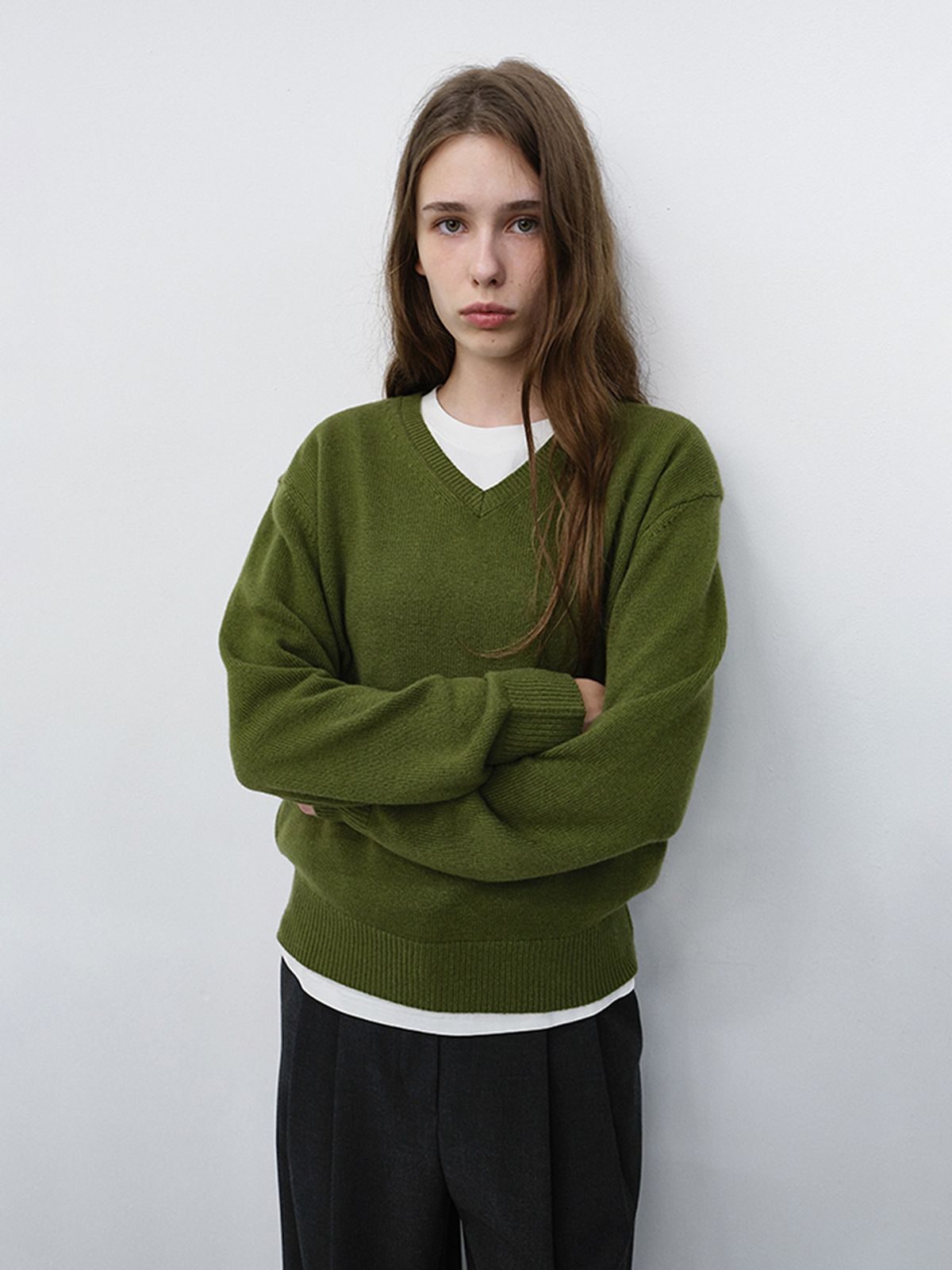 던스트(DUNST) UNISEX CASHMERE V-NECK SWEATER_UDSW6C111_OLIVE GREEN