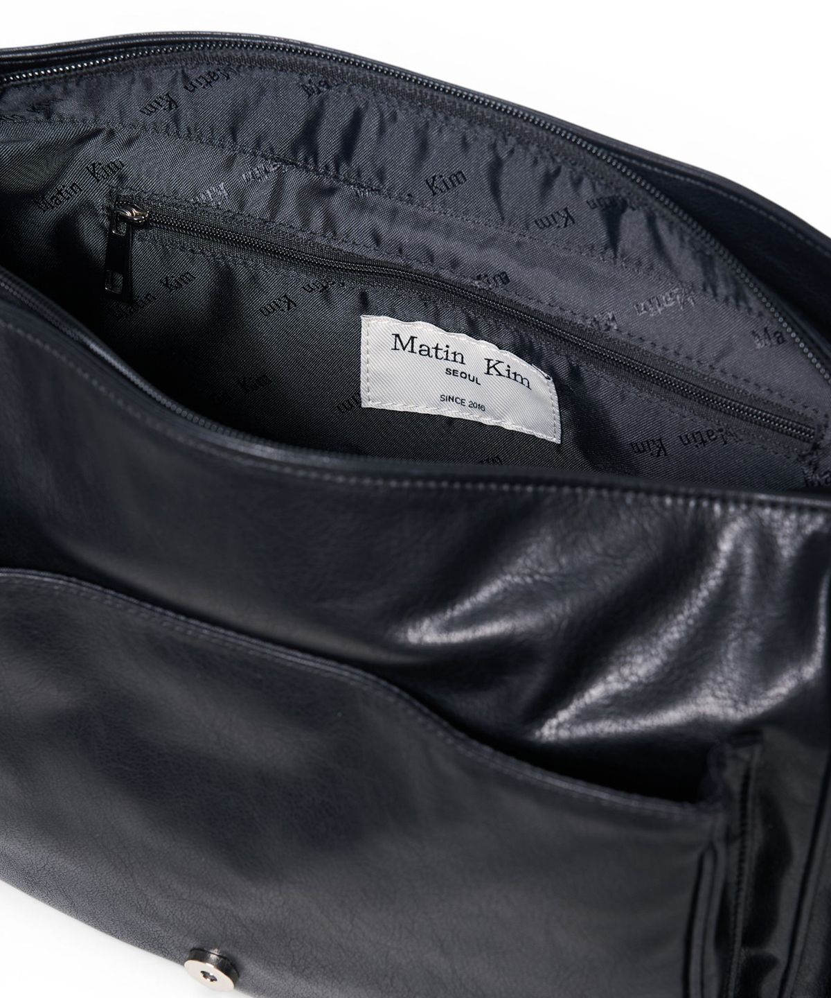 마뗑킴(MATIN KIM) DUAL POCKET MESSENGER BAG IN BLACK