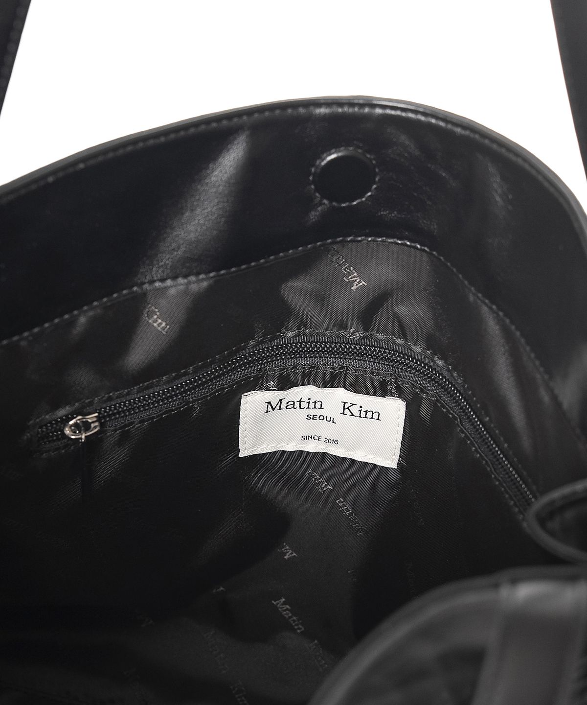 마뗑킴(MATIN KIM) DROP TAIL MELLOW BIG SHOULDER BAG IN BLACK