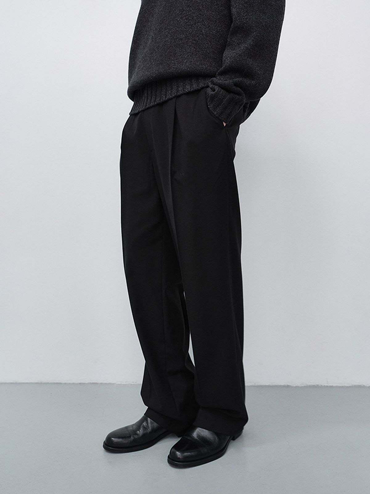 던스트 포 맨(DUNST FOR MEN) PLEATED SEMI-WIDE SLACKS_UDPA6C302_BLACK