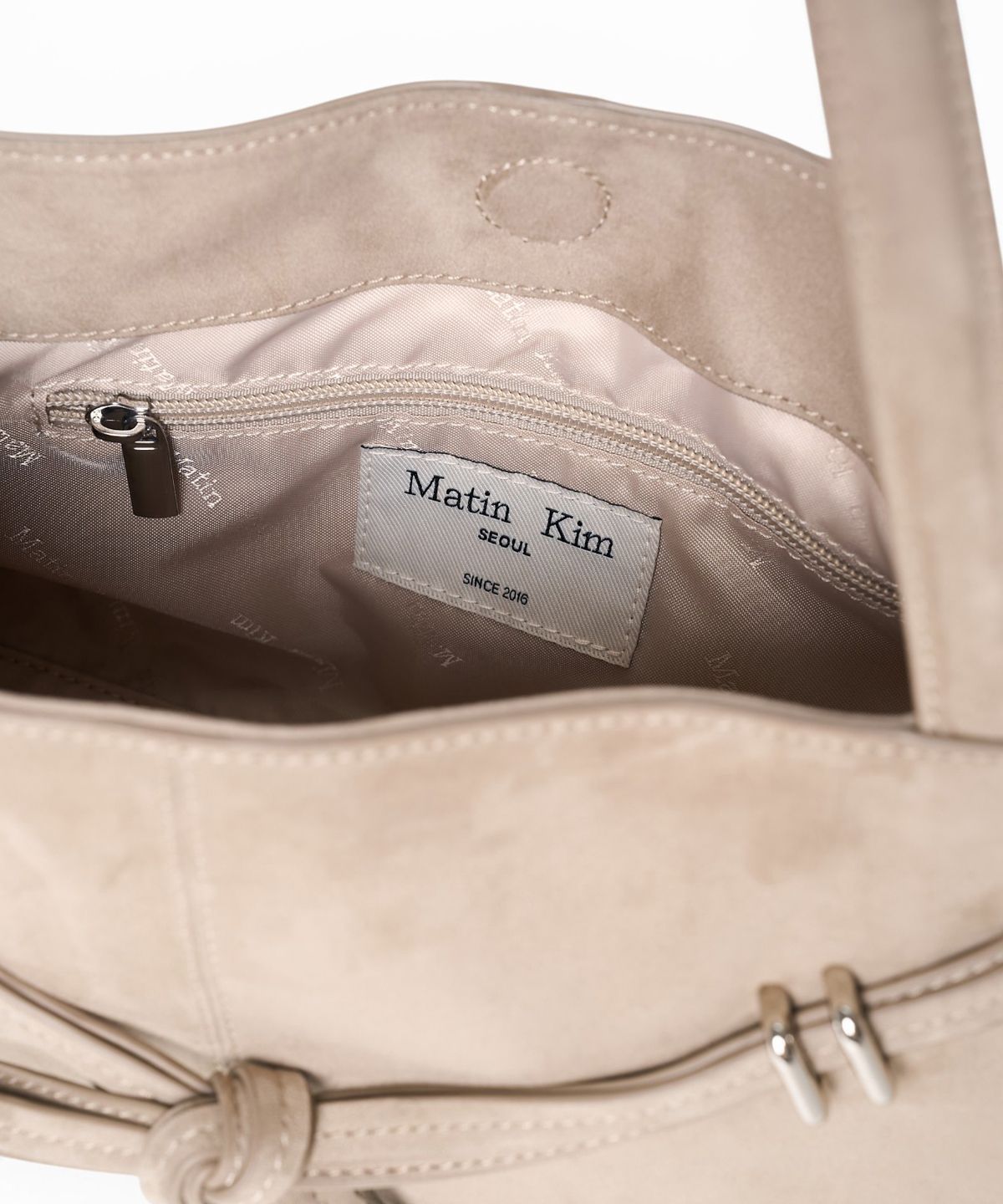 마뗑킴(MATIN KIM) DROP TAIL MELLOW SHOULDER BAG IN BEIGE