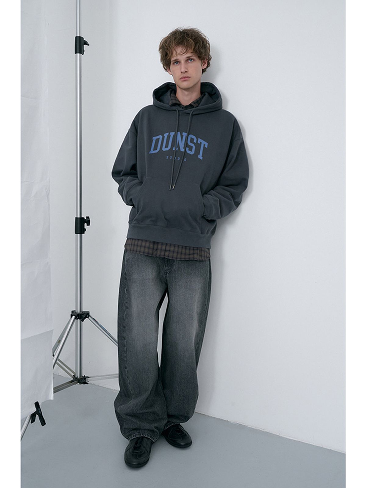 던스트 포 맨(DUNST FOR MEN) UNISEX ARCH LOGO HOODIE_UDTS6C111_CHARCOAL GREY