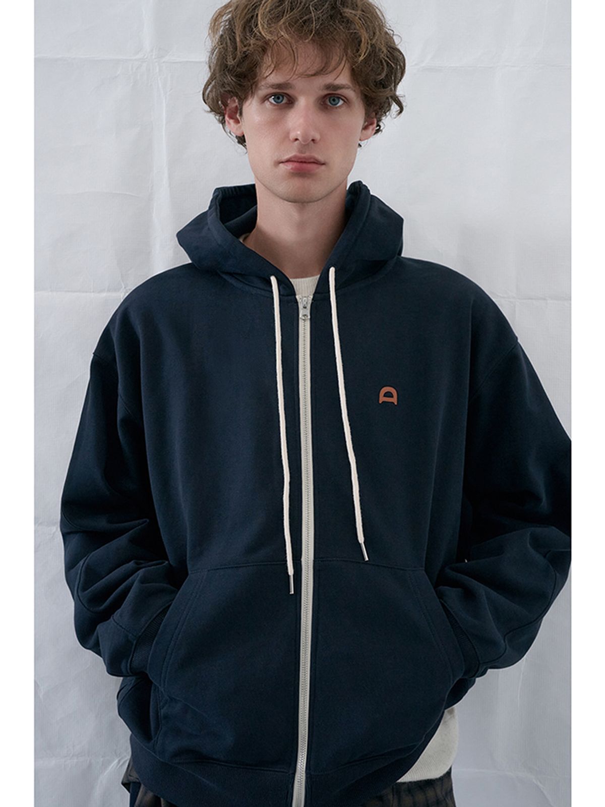 던스트 포 맨(DUNST FOR MEN) UNISEX LEATHER LOGO ZIP-UP HOODIE_UDTS6C108_FRENCH NAVY