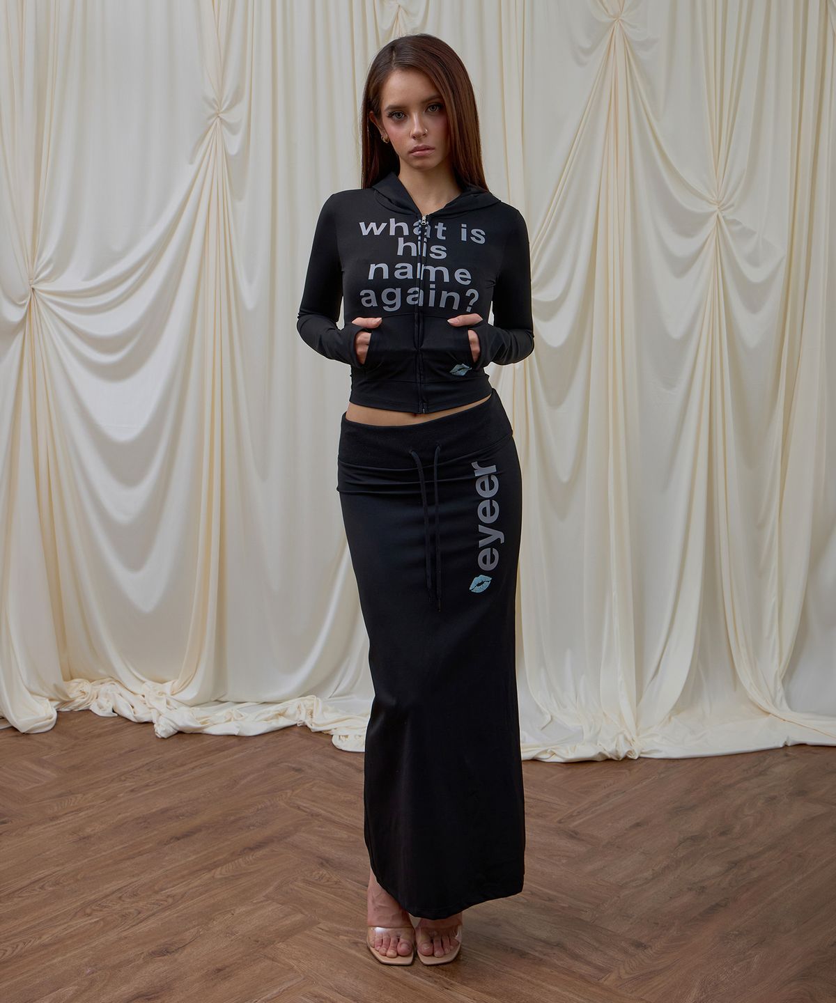 이와이이알(EYEER) Lip Graphic Slim Hooded Zip-up - Black