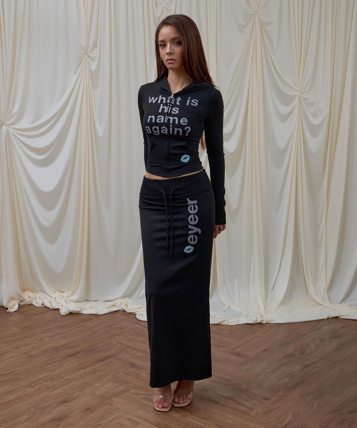 이와이이알(EYEER) Lip Graphic Slim Maxi Skirt - Black