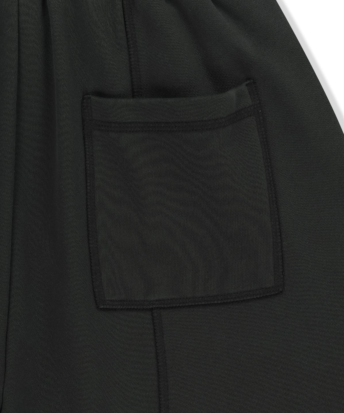 마뗑킴(MATIN KIM) COLORBLOCK CUT SEAM SWEATPANTS IN BLACK