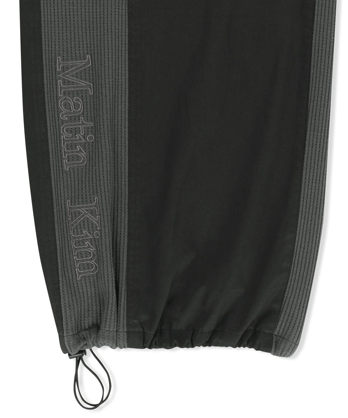 마뗑킴(MATIN KIM) WAFFLE COLOR BLOCK TRACK PANTS IN BLACK