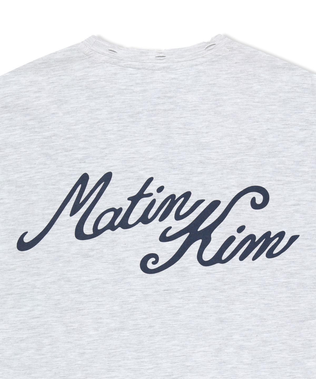 마뗑킴(MATIN KIM) CALLIGRAPHY BACK LOGO POCKET TOP IN LIGHT GREY