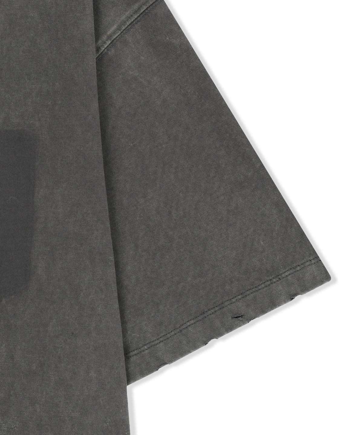 마뗑킴(MATIN KIM) VINTAGE WASHED CALLIGRAPHY BACK LOGO TOP IN CHARCOAL