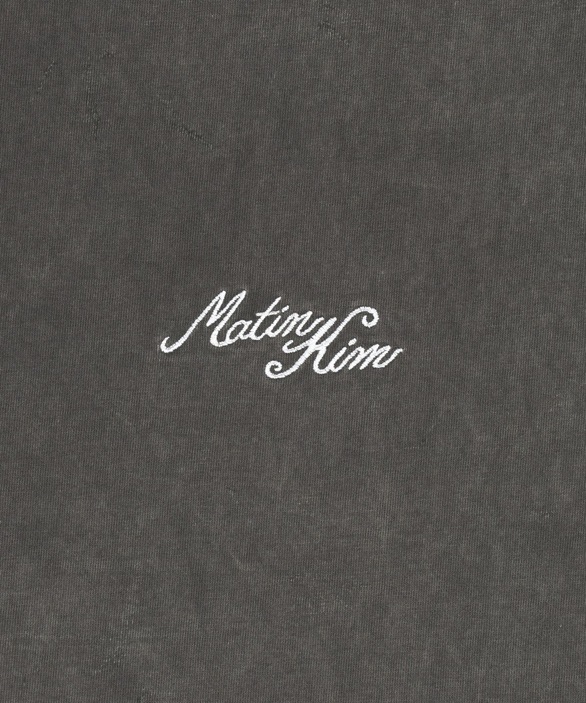 마뗑킴(MATIN KIM) VINTAGE WASHED CALLIGRAPHY BACK LOGO TOP IN CHARCOAL