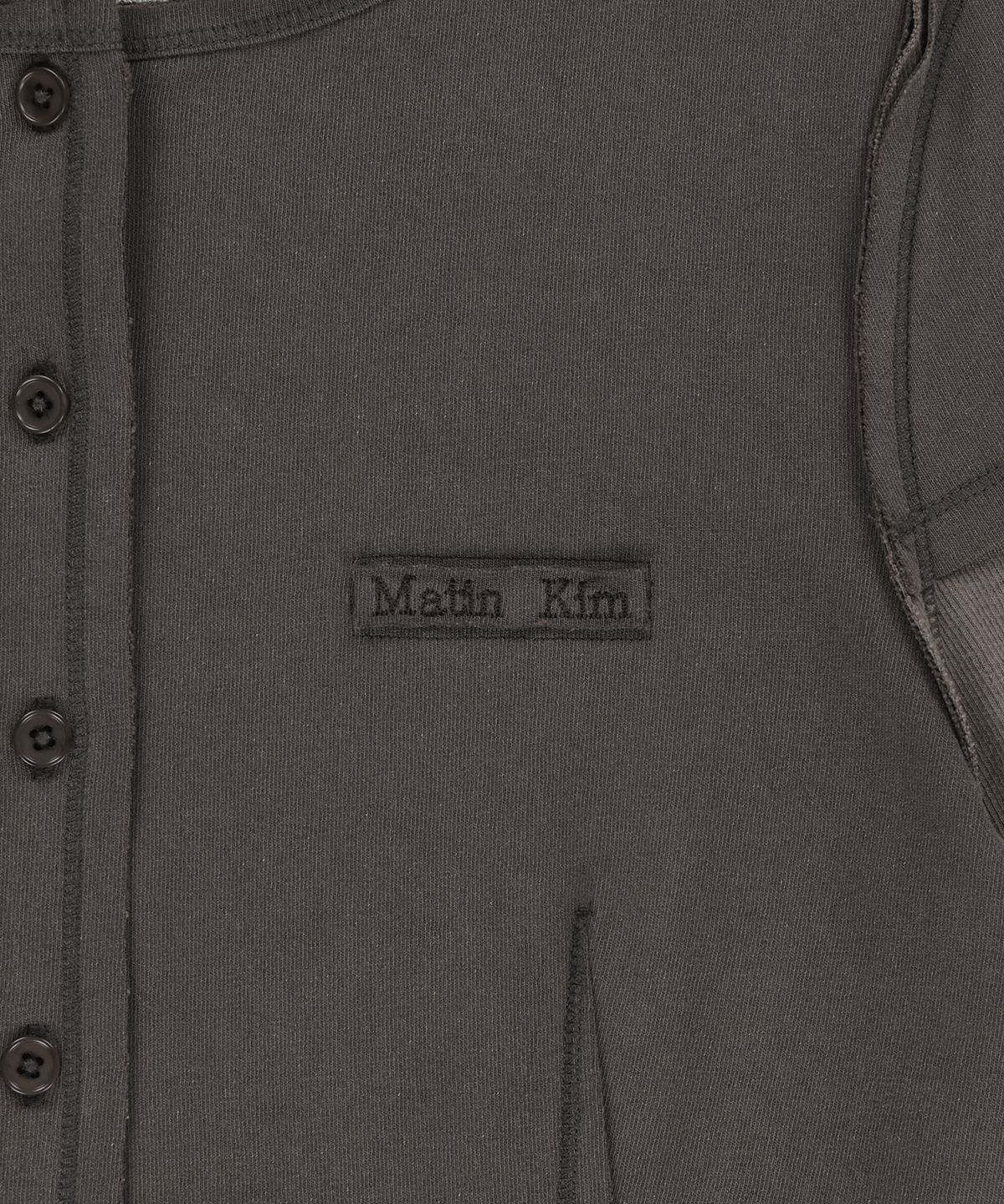 마뗑킴(MATIN KIM) FADED COLOR BLOCK LAYERED BUTTON TOP IN COCOA