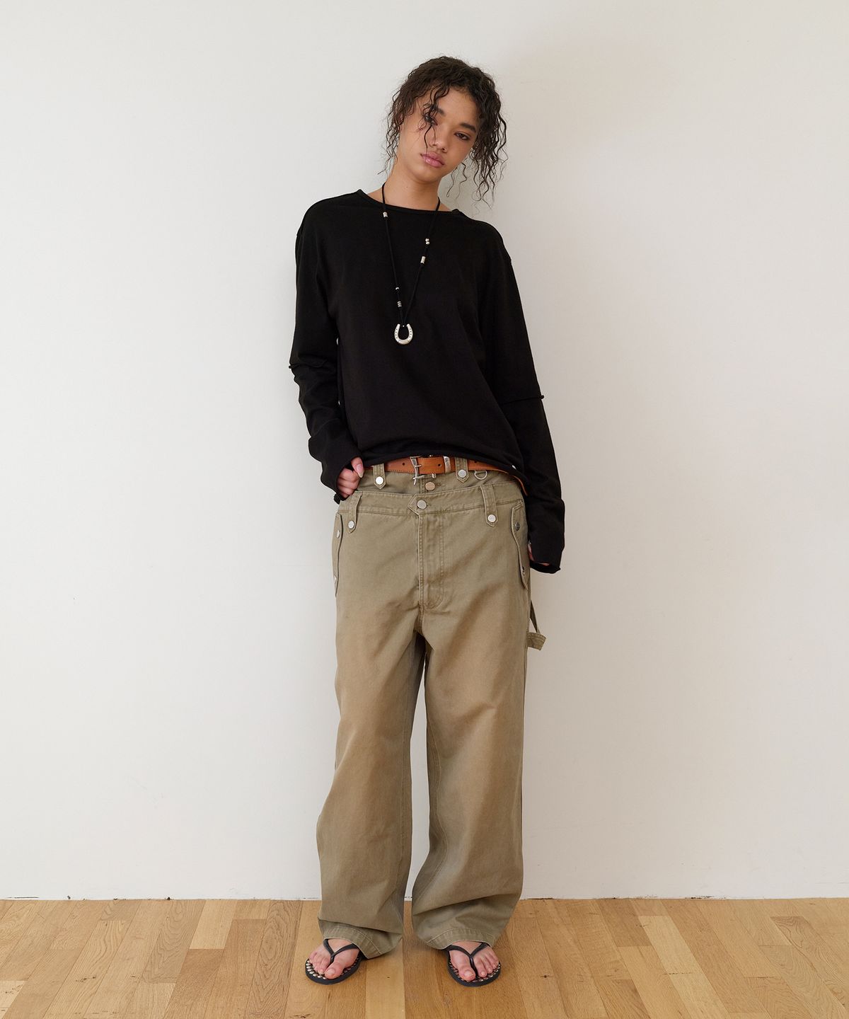 더바이닐하우스(THEVINYLHOUSE) DOUBLE POCKET LAP PANTS BEIGE