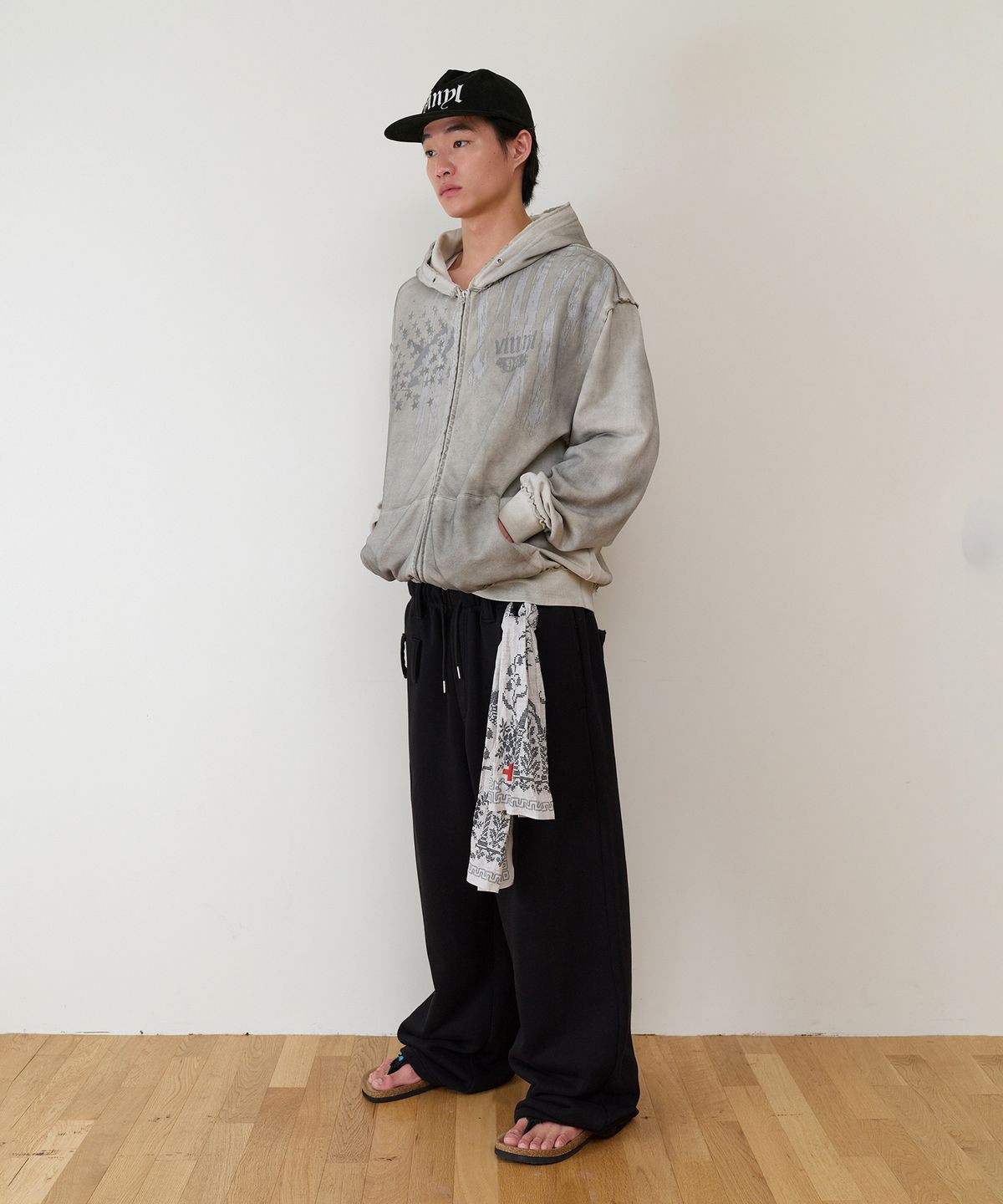 더바이닐하우스(THEVINYLHOUSE) BELTED DETAIL SWEAT PANTS BLACK