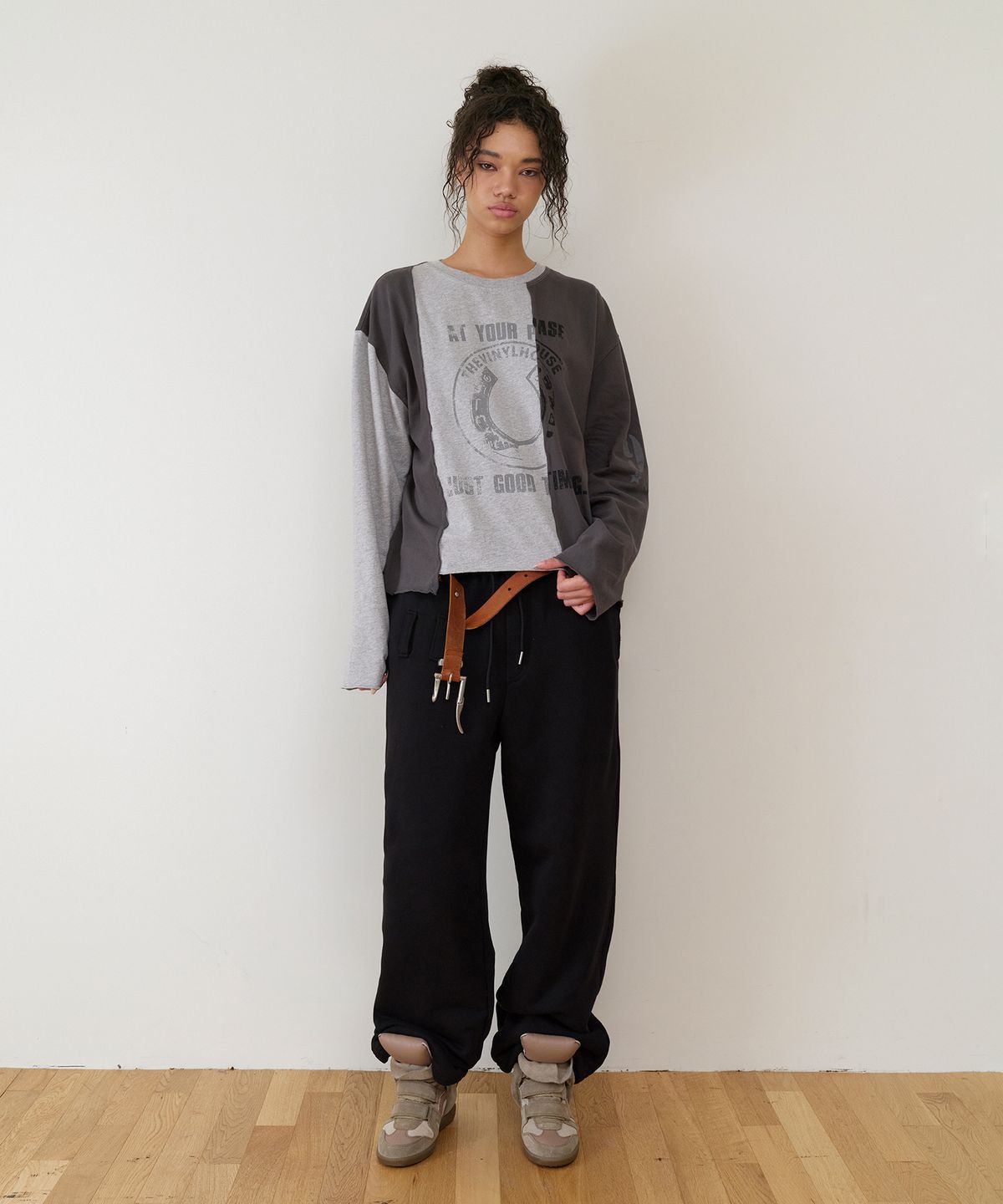 더바이닐하우스(THEVINYLHOUSE) BELTED DETAIL SWEAT PANTS BLACK