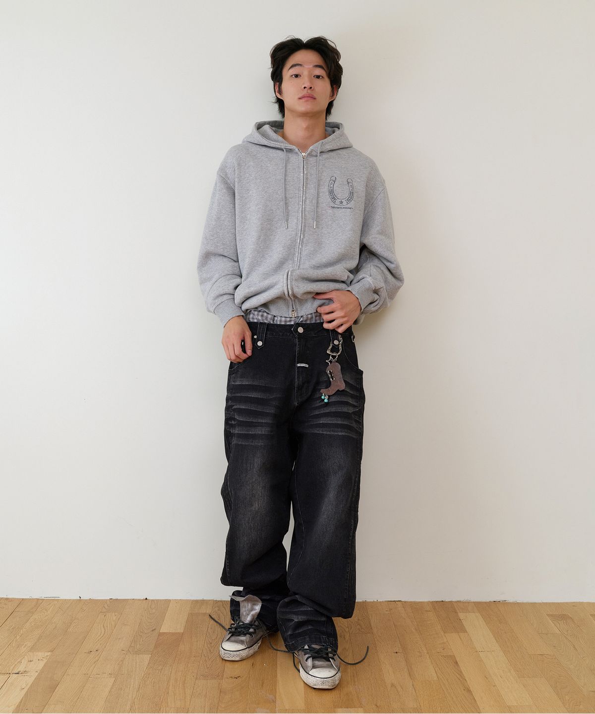 더바이닐하우스(THEVINYLHOUSE) PLEATED LINE DENIM PANTS BLACK