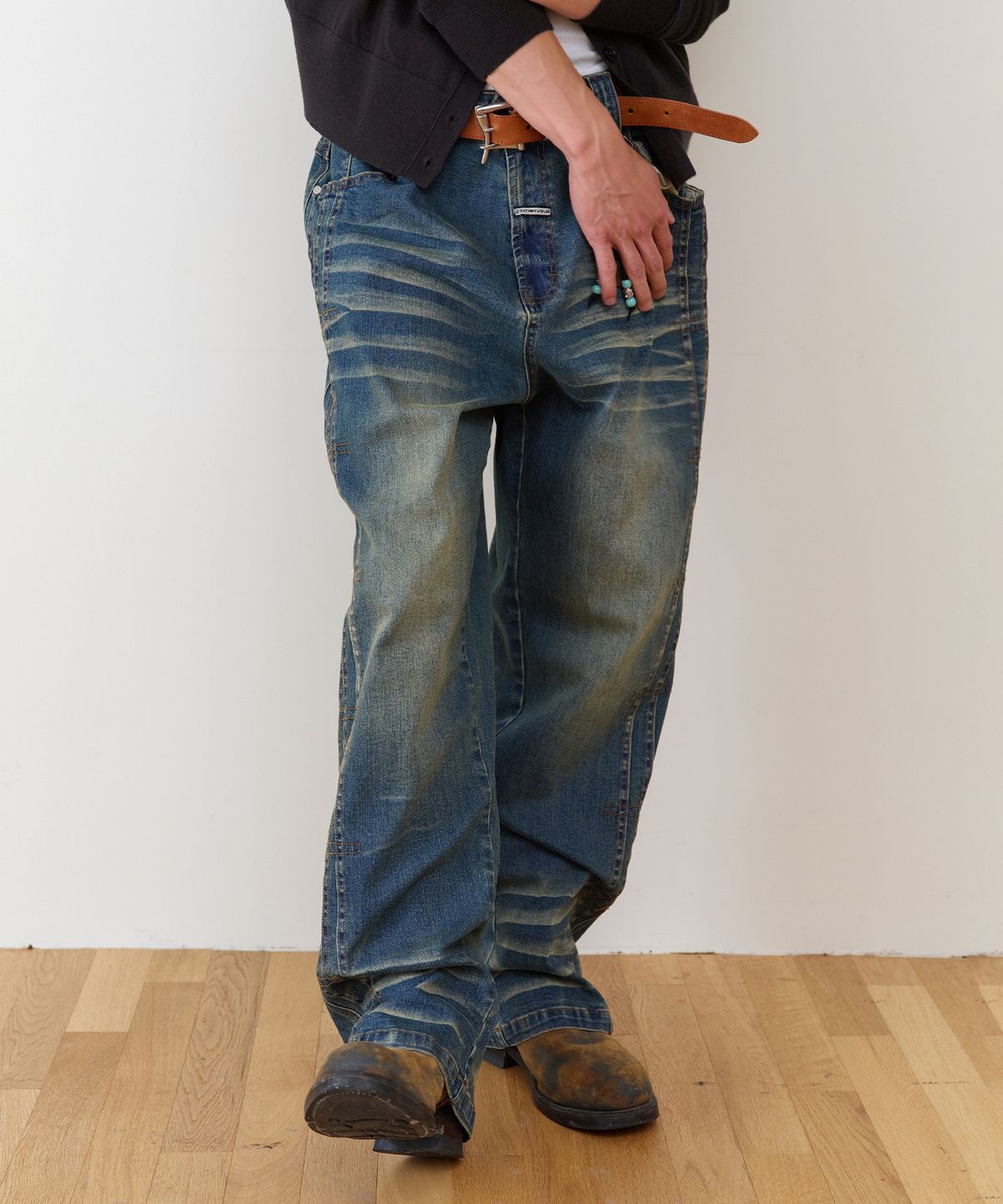 더바이닐하우스(THEVINYLHOUSE) PLEATED LINE DENIM PANTS BLUE