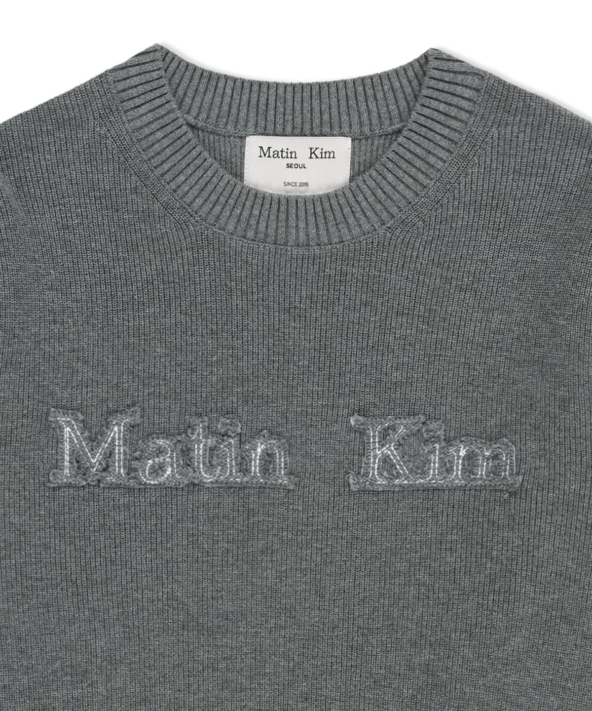 마뗑킴(MATIN KIM) MATIN APPLIQUE LOGO KNIT PULLOVER IN GREY