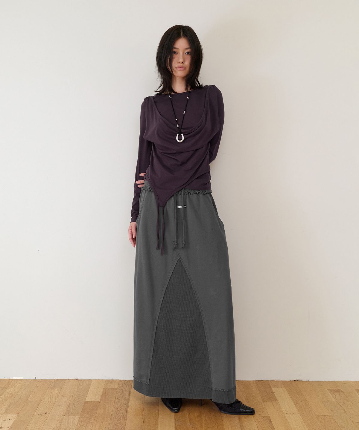 더바이닐하우스(THEVINYLHOUSE) MULTI LAYER SWEATSKIRT(W) CHARCOAL