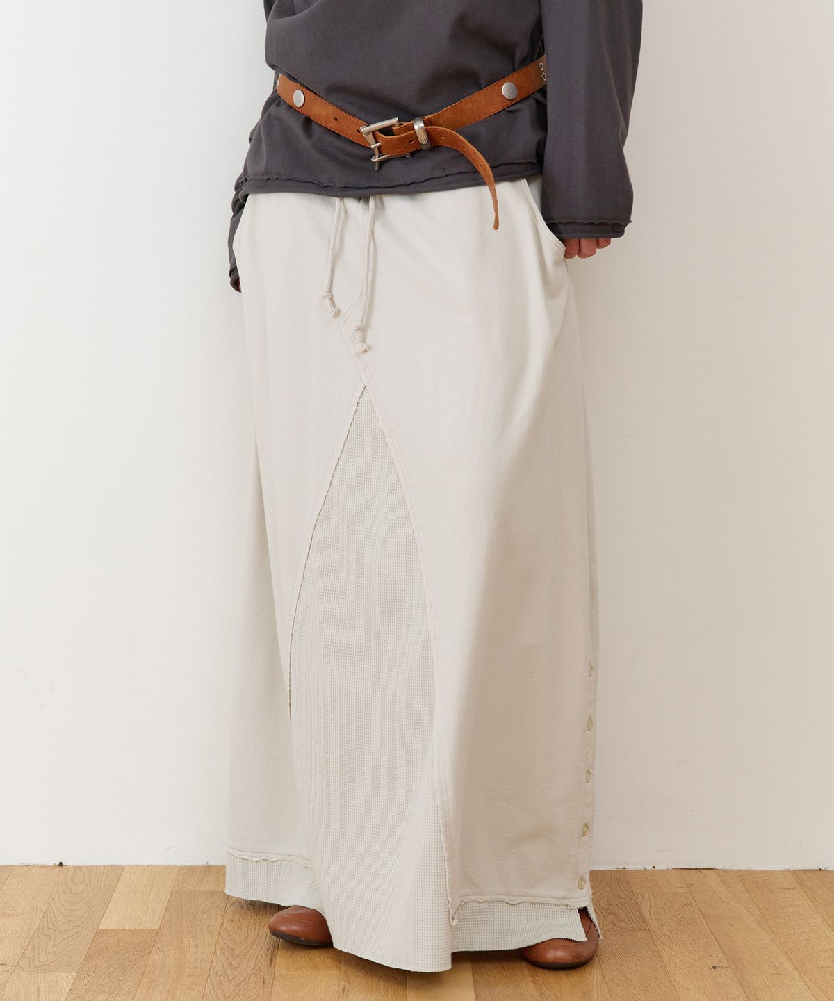 더바이닐하우스(THEVINYLHOUSE) MULTI LAYER SWEATSKIRT(W) BEIGE