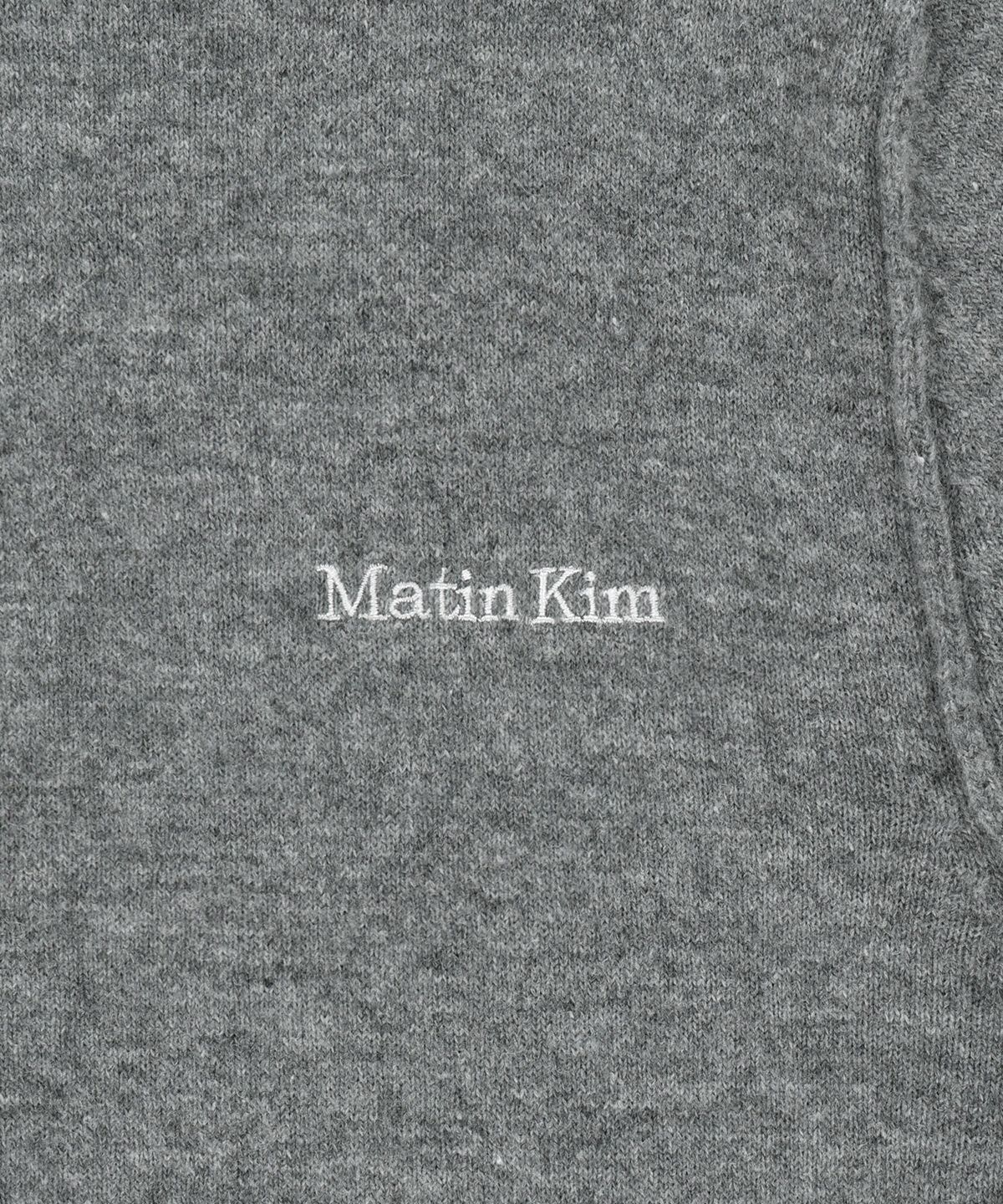 마뗑킴(MATIN KIM) CASHMERE BLENDED CUTLINE ROUND CARDIGAN IN GREY