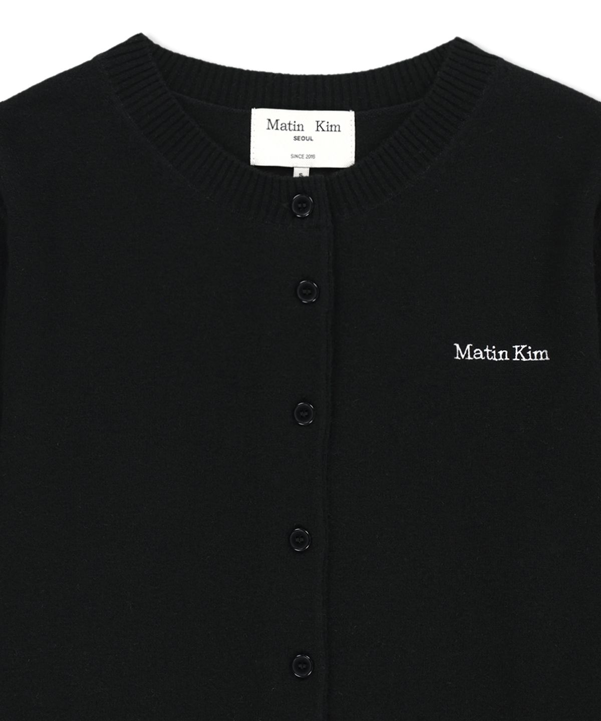 마뗑킴(MATIN KIM) CASHMERE BLENDED CUTLINE ROUND CARDIGAN IN BLACK
