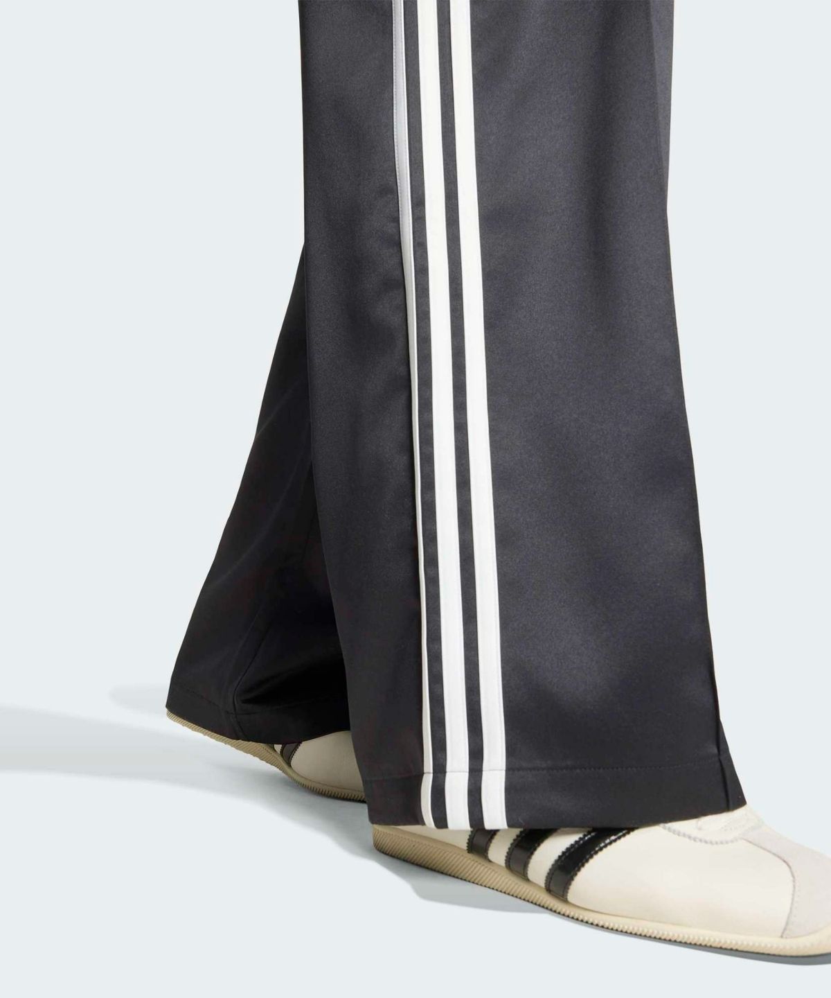 아디다스(ADIDAS) 새틴 SST 루즈 트랙 팬츠 - 블랙:화이트 / KS9372