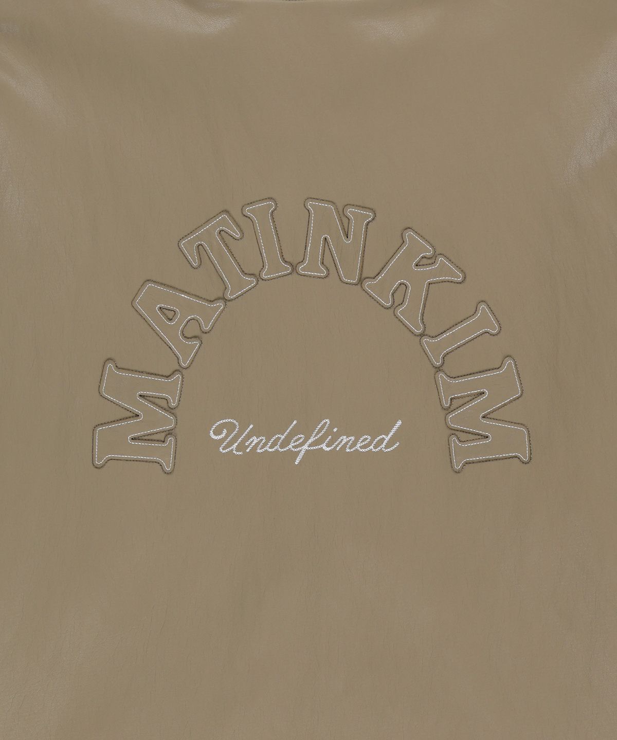 마뗑킴(MATIN KIM) FAUX LEATHER APPLIQUE LOGO HOODY JUMPER IN BEIGE