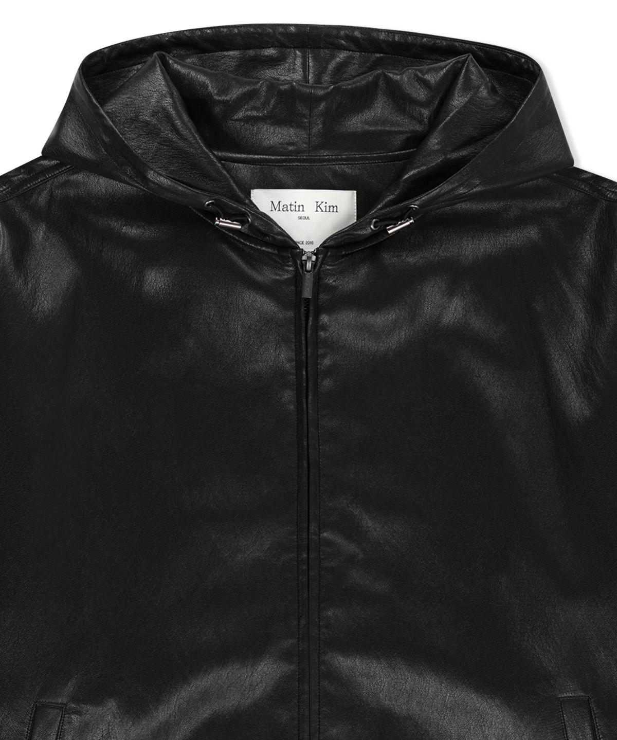 마뗑킴(MATIN KIM) FAUX LEATHER APPLIQUE LOGO HOODY JUMPER IN BLACK