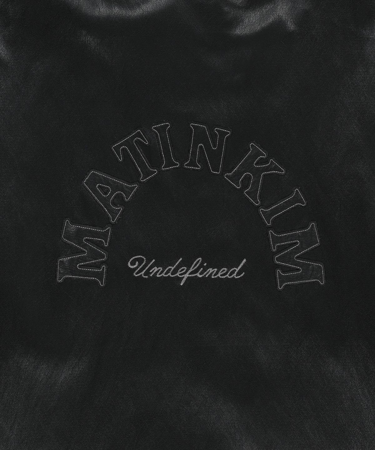 마뗑킴(MATIN KIM) FAUX LEATHER APPLIQUE LOGO HOODY JUMPER IN BLACK