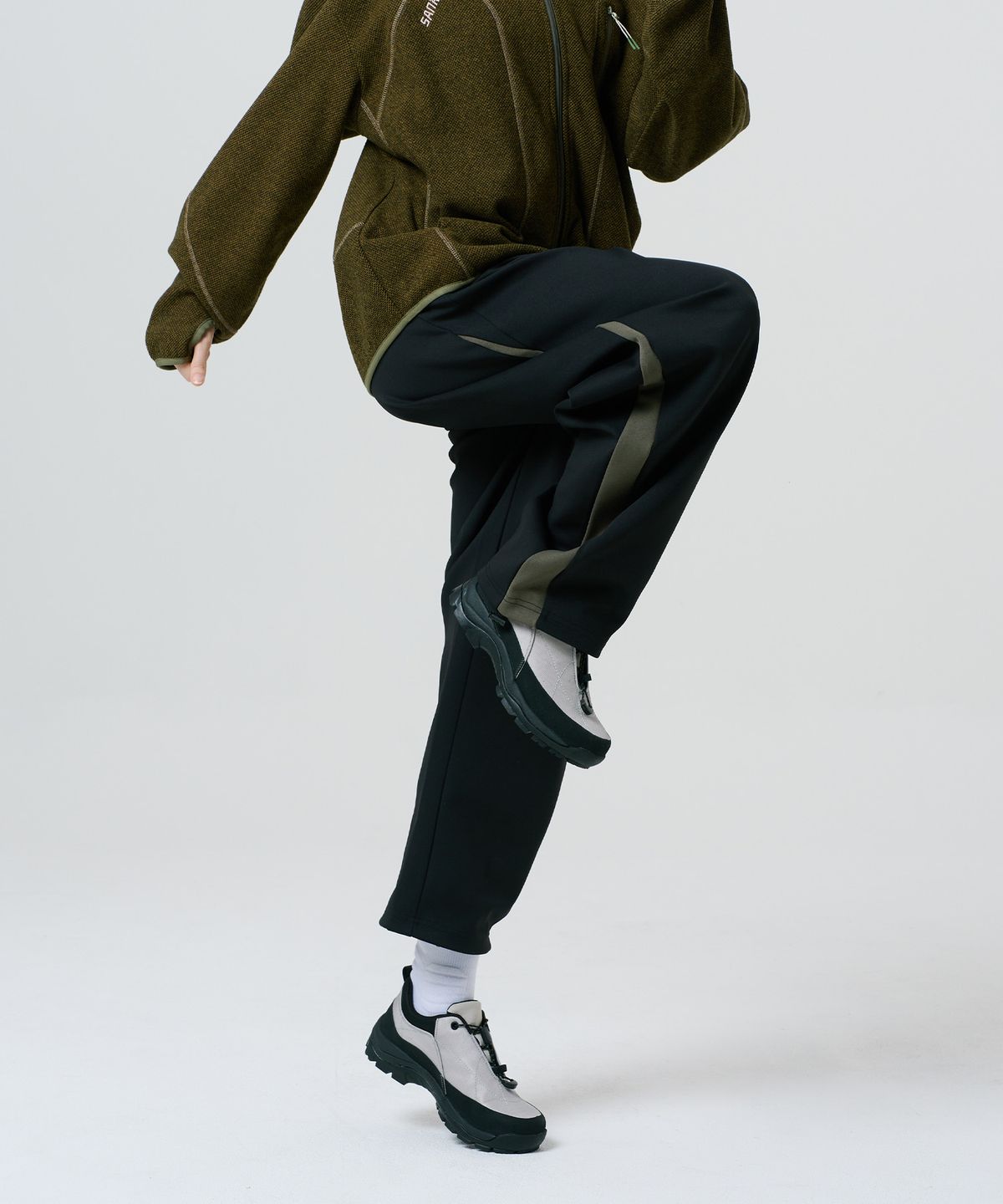 산로(SANRO) [UNISEX]스트레이트 저지 팬츠 - 블랙