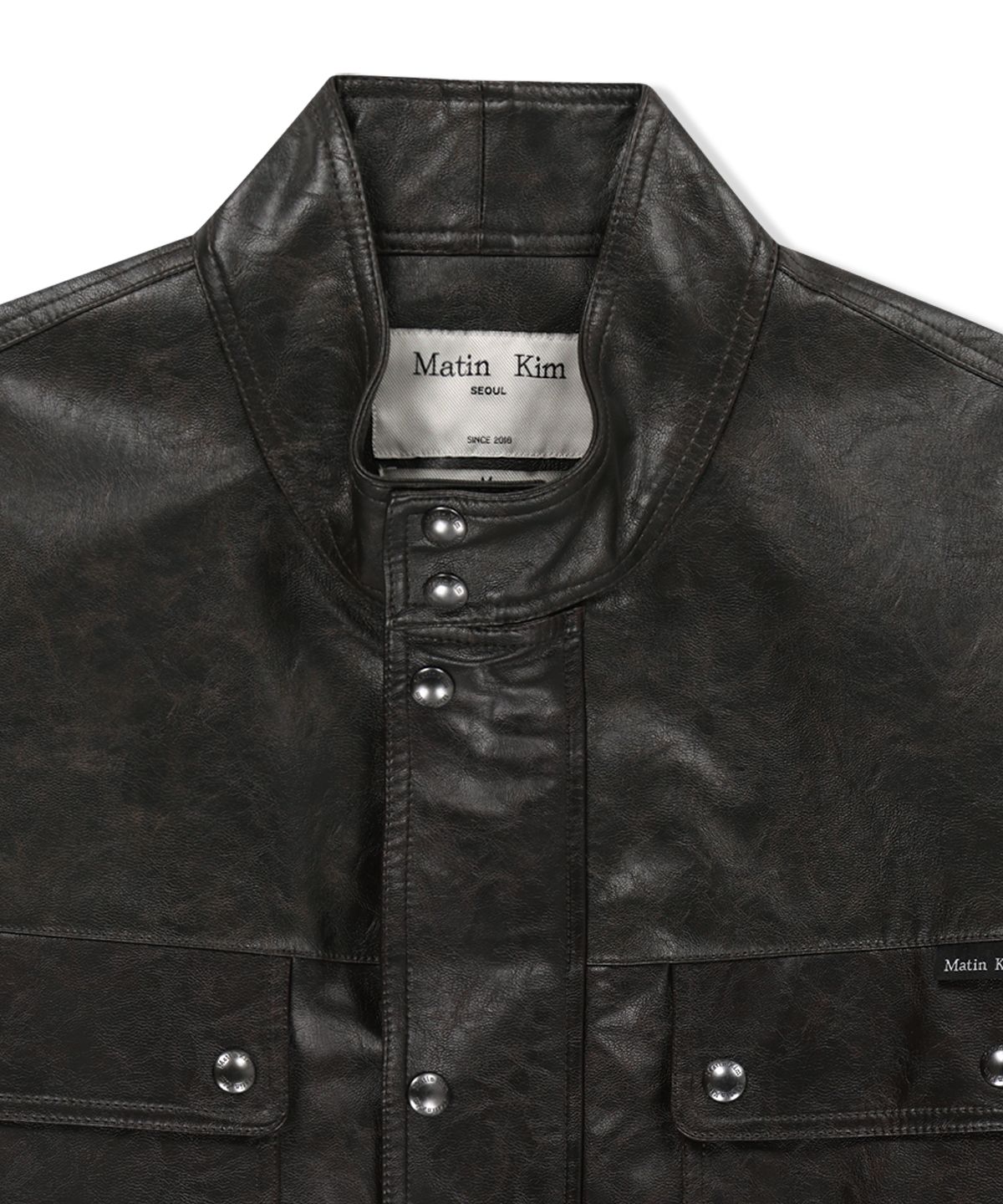 마뗑킴(MATIN KIM) FAUX LEATHER SAFARI JACKET IN BROWN