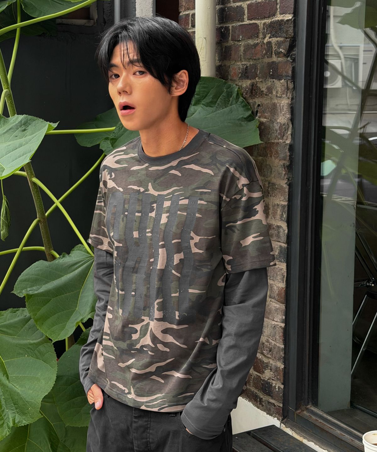 아모우(AMOU) CHILL layered T-shirt GREEN