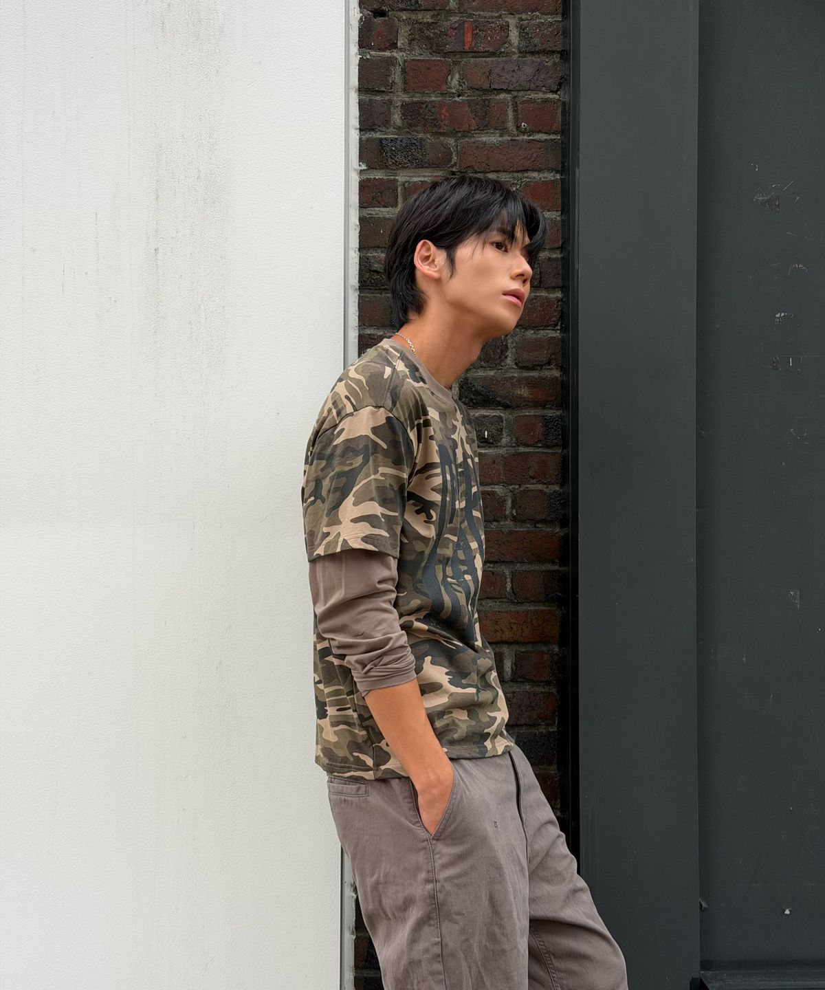 아모우(AMOU) CHILL layered T-shirt BEIGE