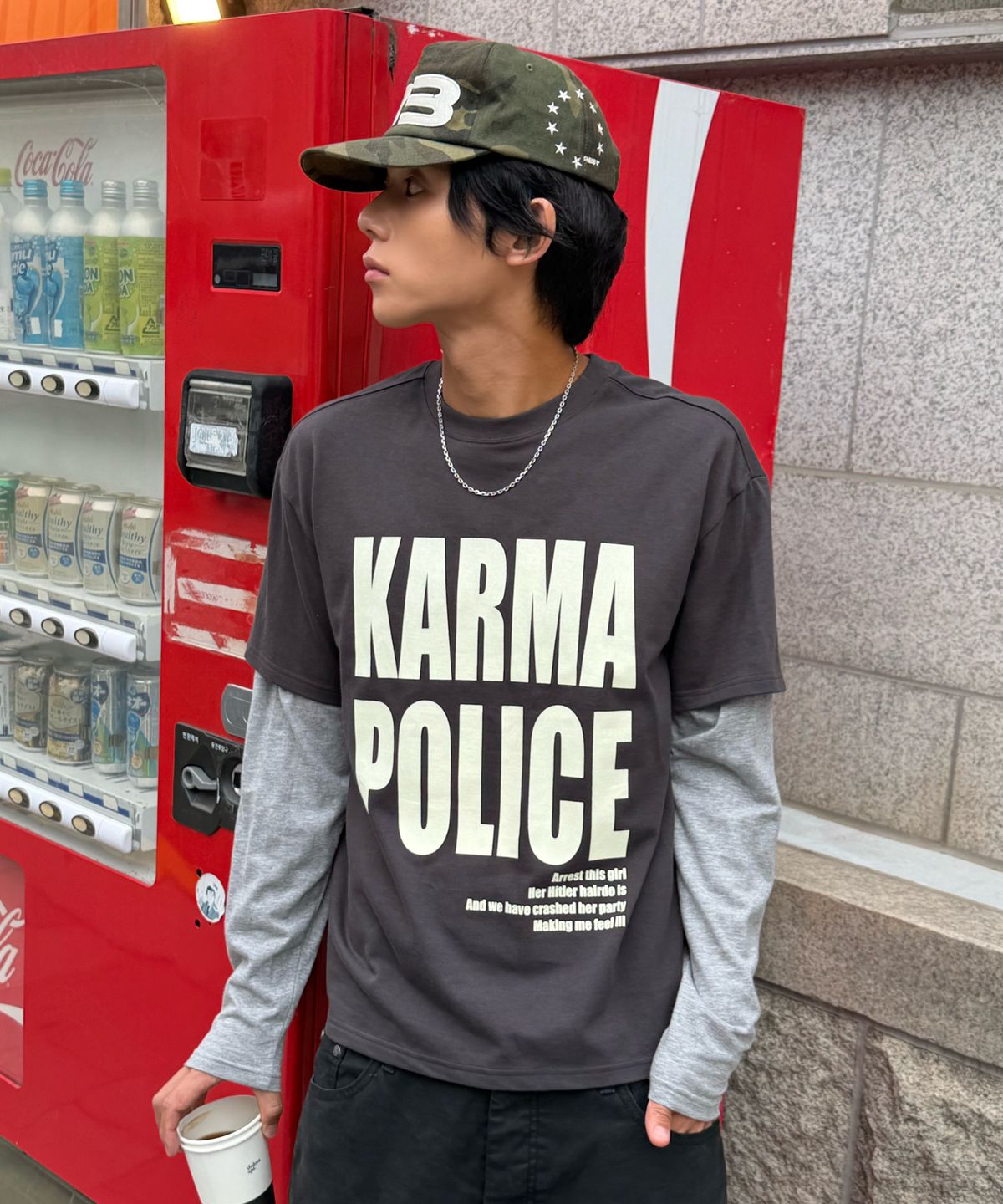 아모우(AMOU) KARMA POLICE layered T-shirt CHACOAL